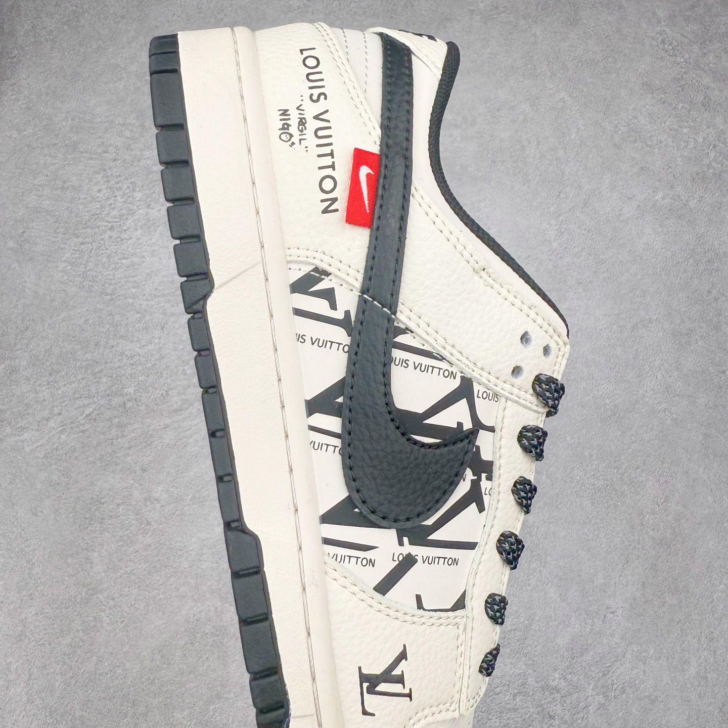 图片[6]-NK Dunk Low 定制配色 QW5836-021 大厂出品 极力推荐 原装头层材料 独家版型蒸餾加工帶來的是更好的视觉和脚感体验大厂纯原品质出货 清洁度 电绣工艺 皮料切割干净无任何毛边 细节完美 实拍调校N版已经零色差零失真 百分百还原实物色彩所见即所得 不存在货不对板色差等低级问题 选购参考实物拍摄 不混卖不参货 只用心做好货严格选品 承诺混一赔十 尺码：36 36.5 37.5 38 38.5 39 40 40.5 41 42 42.5 43 44 44.5 45-选品中心