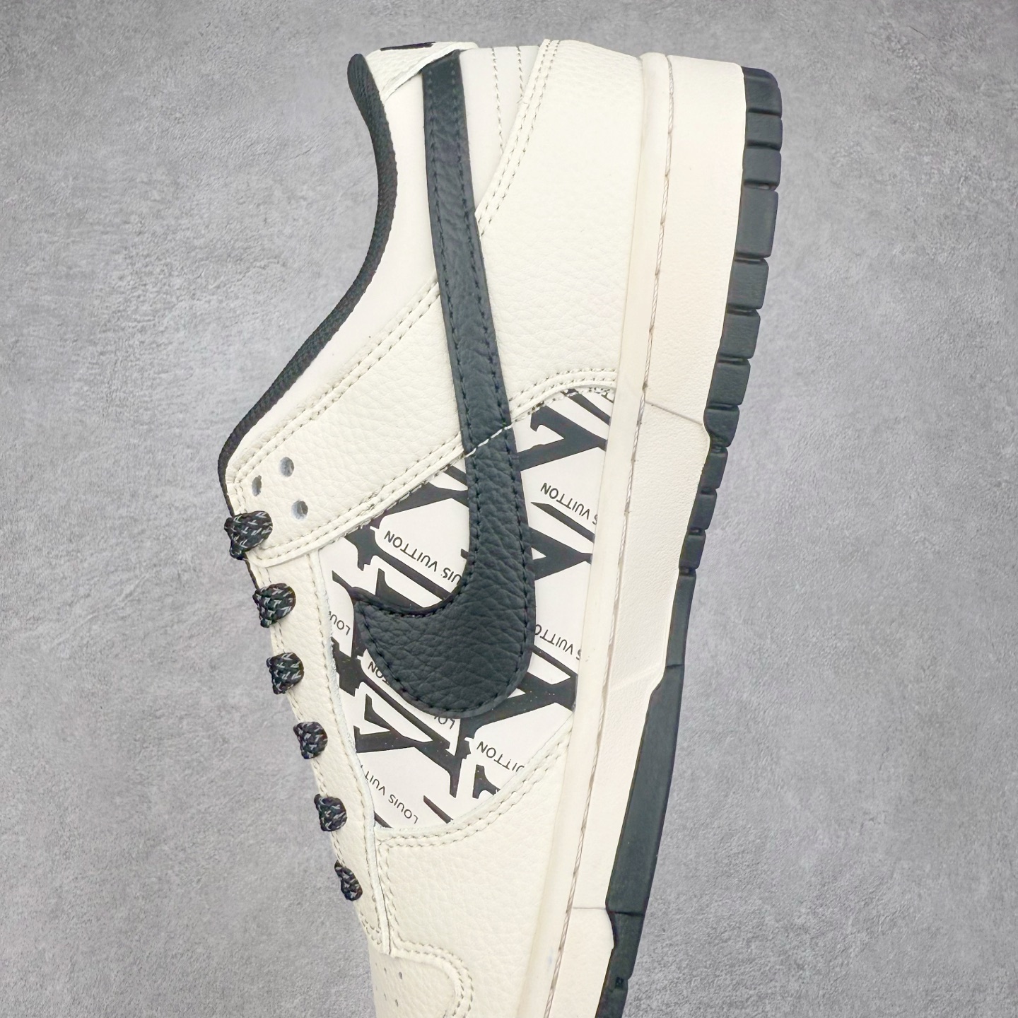 图片[7]-NK Dunk Low 定制配色 QW5836-021 大厂出品 极力推荐 原装头层材料 独家版型蒸餾加工帶來的是更好的视觉和脚感体验大厂纯原品质出货 清洁度 电绣工艺 皮料切割干净无任何毛边 细节完美 实拍调校N版已经零色差零失真 百分百还原实物色彩所见即所得 不存在货不对板色差等低级问题 选购参考实物拍摄 不混卖不参货 只用心做好货严格选品 承诺混一赔十 尺码：36 36.5 37.5 38 38.5 39 40 40.5 41 42 42.5 43 44 44.5 45-选品中心