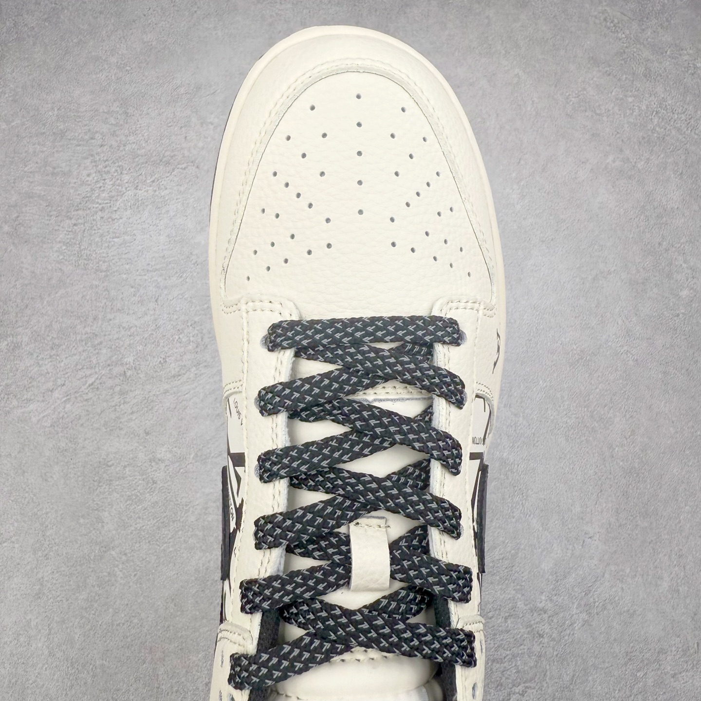 图片[4]-NK Dunk Low 定制配色 QW5836-021 大厂出品 极力推荐 原装头层材料 独家版型蒸餾加工帶來的是更好的视觉和脚感体验大厂纯原品质出货 清洁度 电绣工艺 皮料切割干净无任何毛边 细节完美 实拍调校N版已经零色差零失真 百分百还原实物色彩所见即所得 不存在货不对板色差等低级问题 选购参考实物拍摄 不混卖不参货 只用心做好货严格选品 承诺混一赔十 尺码：36 36.5 37.5 38 38.5 39 40 40.5 41 42 42.5 43 44 44.5 45-选品中心