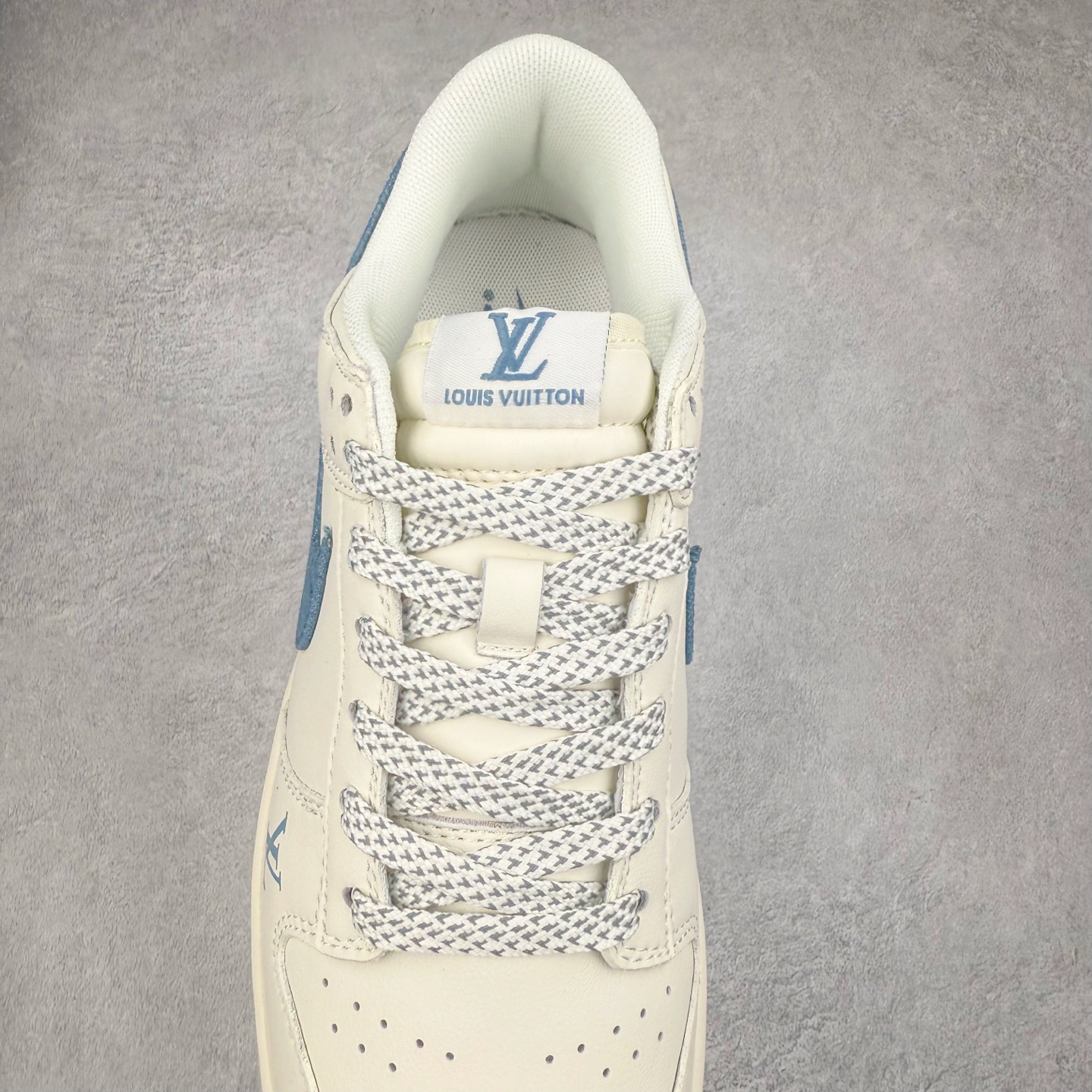 图片[5]-NK Dunk Low 定制配色 SM6668-101 大厂出品 极力推荐 原装头层材料 独家版型蒸餾加工帶來的是更好的视觉和脚感体验大厂纯原品质出货 清洁度 电绣工艺 皮料切割干净无任何毛边 细节完美 实拍调校N版已经零色差零失真 百分百还原实物色彩所见即所得 不存在货不对板色差等低级问题 选购参考实物拍摄 不混卖不参货 只用心做好货严格选品 承诺混一赔十 尺码：36 36.5 37.5 38 38.5 39 40 40.5 41 42 42.5 43 44 44.5 45-选品中心