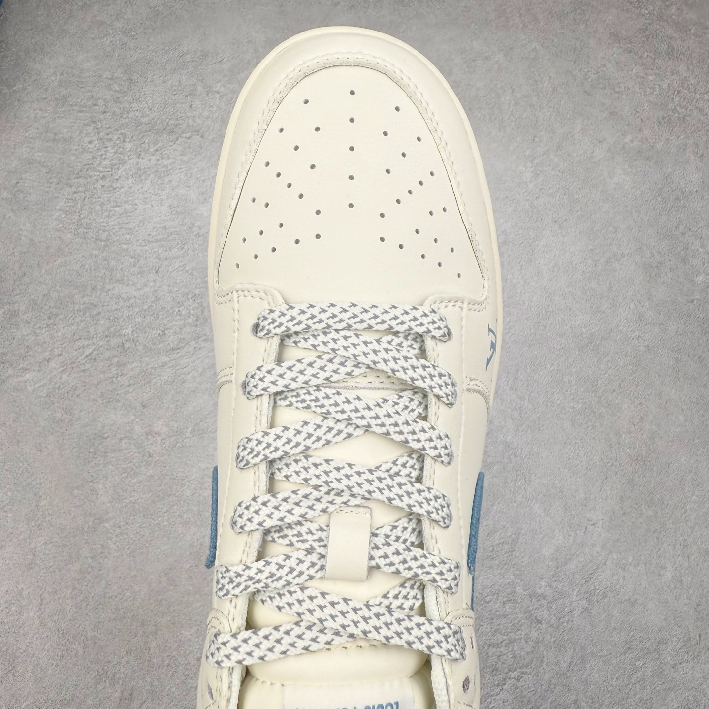 图片[4]-NK Dunk Low 定制配色 SM6668-101 大厂出品 极力推荐 原装头层材料 独家版型蒸餾加工帶來的是更好的视觉和脚感体验大厂纯原品质出货 清洁度 电绣工艺 皮料切割干净无任何毛边 细节完美 实拍调校N版已经零色差零失真 百分百还原实物色彩所见即所得 不存在货不对板色差等低级问题 选购参考实物拍摄 不混卖不参货 只用心做好货严格选品 承诺混一赔十 尺码：36 36.5 37.5 38 38.5 39 40 40.5 41 42 42.5 43 44 44.5 45-选品中心