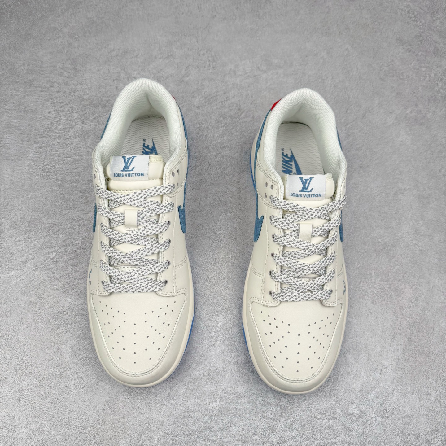 图片[2]-NK Dunk Low 定制配色 SM6668-101 大厂出品 极力推荐 原装头层材料 独家版型蒸餾加工帶來的是更好的视觉和脚感体验大厂纯原品质出货 清洁度 电绣工艺 皮料切割干净无任何毛边 细节完美 实拍调校N版已经零色差零失真 百分百还原实物色彩所见即所得 不存在货不对板色差等低级问题 选购参考实物拍摄 不混卖不参货 只用心做好货严格选品 承诺混一赔十 尺码：36 36.5 37.5 38 38.5 39 40 40.5 41 42 42.5 43 44 44.5 45-选品中心