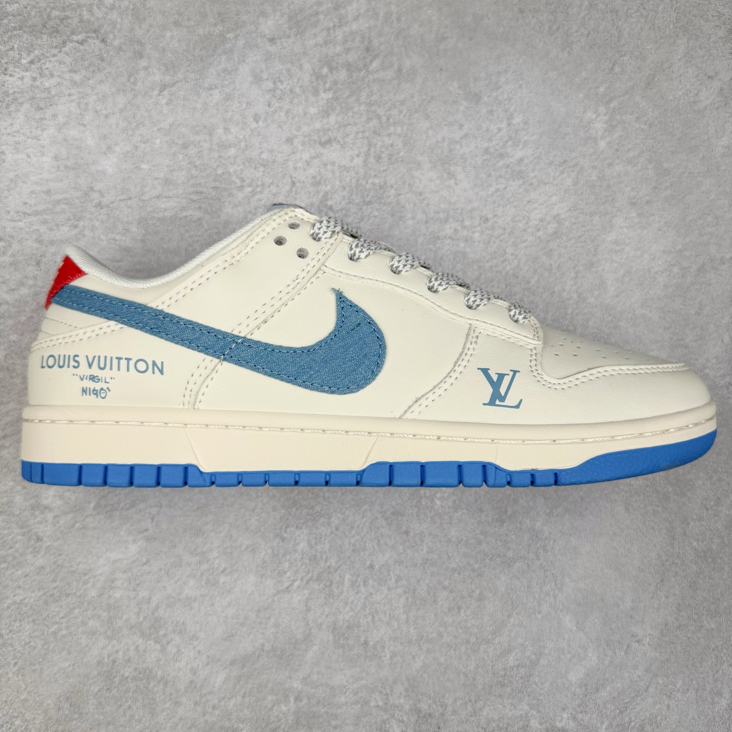 NK Dunk Low 定制配色 SM6668-101 大厂出品 极力推荐 原装头层材料 独家版型蒸餾加工帶來的是更好的视觉和脚感体验大厂纯原品质出货 清洁度 电绣工艺 皮料切割干净无任何毛边 细节完美 实拍调校N版已经零色差零失真 百分百还原实物色彩所见即所得 不存在货不对板色差等低级问题 选购参考实物拍摄 不混卖不参货 只用心做好货严格选品 承诺混一赔十 尺码：36 36.5 37.5 38 38.5 39 40 40.5 41 42 42.5 43 44 44.5 45-选品中心