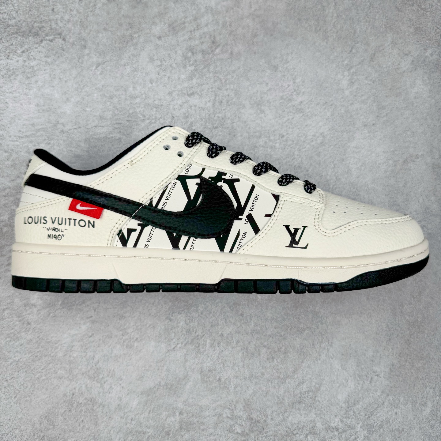 NK Dunk Low 定制配色 QW5836-021 大厂出品 极力推荐 原装头层材料 独家版型蒸餾加工帶來的是更好的视觉和脚感体验大厂纯原品质出货 清洁度 电绣工艺 皮料切割干净无任何毛边 细节完美 实拍调校N版已经零色差零失真 百分百还原实物色彩所见即所得 不存在货不对板色差等低级问题 选购参考实物拍摄 不混卖不参货 只用心做好货严格选品 承诺混一赔十 尺码：36 36.5 37.5 38 38.5 39 40 40.5 41 42 42.5 43 44 44.5 45-选品中心