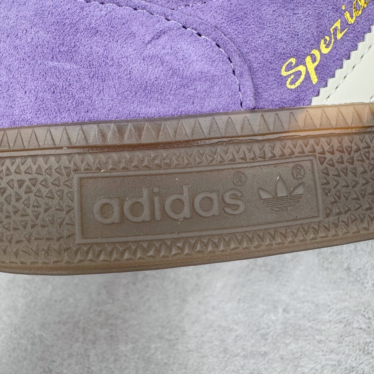 图片[16]-＃S2纯原 AD Originals Handball SPZL 手球运动员系列百搭休闲运动板鞋 KI5935 口碑大厂出品 品控大底版型不断改良更新 原厂皮料 原装过验内外标加持 全套原纸板楦头开发 确保原汁原味 完美呈现桑巴版型 一比一鞋头弧度高度鞋身弧度 数据细节工艺流程均保持一致 这款来自阿迪达斯的这款HANDBALL SPZL前身是一双手球运动鞋 这一次拿来复刻 所以鞋面的主要色彩选用了黑色 鞋面外侧除了Spezial字母之外还有三叶草标志 Handball SPZL作为复古手球训练鞋与作为室内足球鞋的Samba有着异曲同工之处 但是质感更为出众的鞋身以及丰富的配色选择比起Samba来讲可以说是更胜一筹了 尺码：36 36⅔ 37⅓ 38 38⅔ 39⅓ 40 40⅔ 41⅓ 42 42⅔ 43⅓ 44 45-选品中心