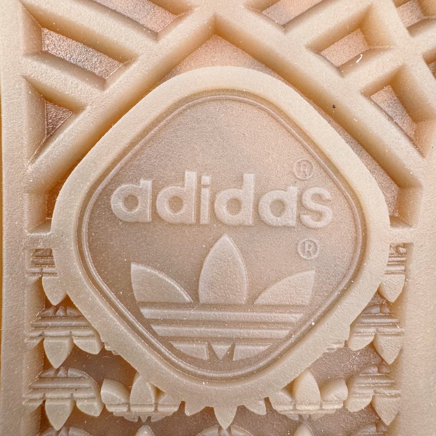 图片[20]-＃S2纯原 AD Originals Handball SPZL 手球运动员系列百搭休闲运动板鞋 KI5935 口碑大厂出品 品控大底版型不断改良更新 原厂皮料 原装过验内外标加持 全套原纸板楦头开发 确保原汁原味 完美呈现桑巴版型 一比一鞋头弧度高度鞋身弧度 数据细节工艺流程均保持一致 这款来自阿迪达斯的这款HANDBALL SPZL前身是一双手球运动鞋 这一次拿来复刻 所以鞋面的主要色彩选用了黑色 鞋面外侧除了Spezial字母之外还有三叶草标志 Handball SPZL作为复古手球训练鞋与作为室内足球鞋的Samba有着异曲同工之处 但是质感更为出众的鞋身以及丰富的配色选择比起Samba来讲可以说是更胜一筹了 尺码：36 36⅔ 37⅓ 38 38⅔ 39⅓ 40 40⅔ 41⅓ 42 42⅔ 43⅓ 44 45-选品中心