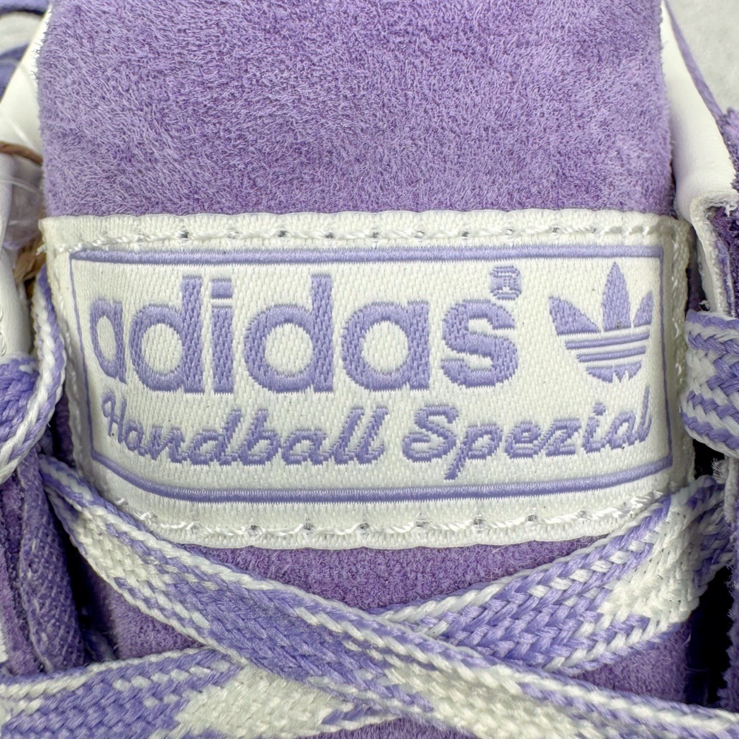 图片[13]-＃S2纯原 AD Originals Handball SPZL 手球运动员系列百搭休闲运动板鞋 KI5935 口碑大厂出品 品控大底版型不断改良更新 原厂皮料 原装过验内外标加持 全套原纸板楦头开发 确保原汁原味 完美呈现桑巴版型 一比一鞋头弧度高度鞋身弧度 数据细节工艺流程均保持一致 这款来自阿迪达斯的这款HANDBALL SPZL前身是一双手球运动鞋 这一次拿来复刻 所以鞋面的主要色彩选用了黑色 鞋面外侧除了Spezial字母之外还有三叶草标志 Handball SPZL作为复古手球训练鞋与作为室内足球鞋的Samba有着异曲同工之处 但是质感更为出众的鞋身以及丰富的配色选择比起Samba来讲可以说是更胜一筹了 尺码：36 36⅔ 37⅓ 38 38⅔ 39⅓ 40 40⅔ 41⅓ 42 42⅔ 43⅓ 44 45-选品中心