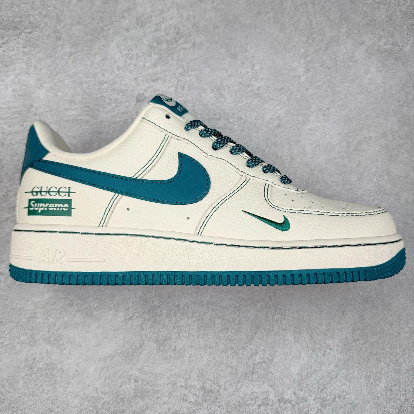 NK Air Force 1´07 Low 空军一号低帮百搭休闲运动板鞋 KJ1688-005 柔软、弹性十足的缓震性能和出色的中底设计 横跨复古与现代的外型结合 造就出风靡全球 三十多年的Force 1 直到今天还深受青睐 实拍调校N版已经零色差零失真 百分百还原实物色彩所见即所得 不存在货不对板色差等低级问题 选购参考实物拍摄 不混卖不参货 只用心做好货严格选品 承诺混一赔十 尺码：36 36.5 37.5 38 38.5 39 40 40.5 41 42 42.5 43 44 44.5 45-选品中心