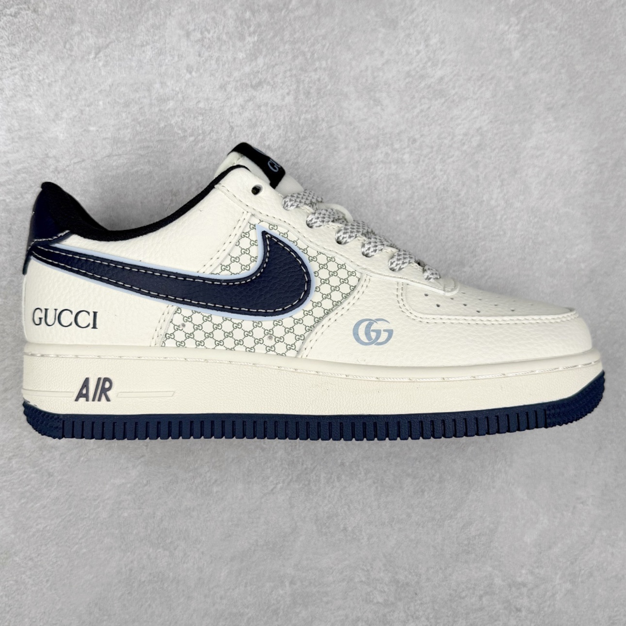 NK Air Force 1´07 Low 空军一号低帮百搭休闲运动板鞋 XS1958-564 柔软、弹性十足的缓震性能和出色的中底设计 横跨复古与现代的外型结合 造就出风靡全球 三十多年的Force 1 直到今天还深受青睐 实拍调校N版已经零色差零失真 百分百还原实物色彩所见即所得 不存在货不对板色差等低级问题 选购参考实物拍摄 不混卖不参货 只用心做好货严格选品 承诺混一赔十 尺码：36 36.5 37.5 38 38.5 39 40 40.5 41 42 42.5 43 44 44.5 45-选品中心