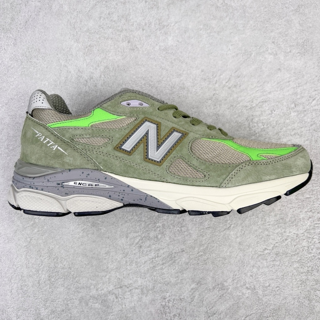 图片[3]-＃K版纯原福利 New Balance M990 新百伦NB990V3 第三代总统复古慢跑鞋 正确3M反光细节 原楦原纸版开发 正确6层组合底模精密开发 搭载全新碳素中底 后跟透明TPU水晶装饰条稳固 沿用了引以为傲的跑鞋手工技艺 采用猪皮绒面并包裹局部透气网面的鞋身设计 菱网鞋舌上刻有New Balance USA 鞋面依旧身着经典的大热之灰 彰显了其高端的品质身份 尺码：36 37 37.5 38 38.5 39 40 40.5 41.5 42 42.5 43 44 45-选品中心
