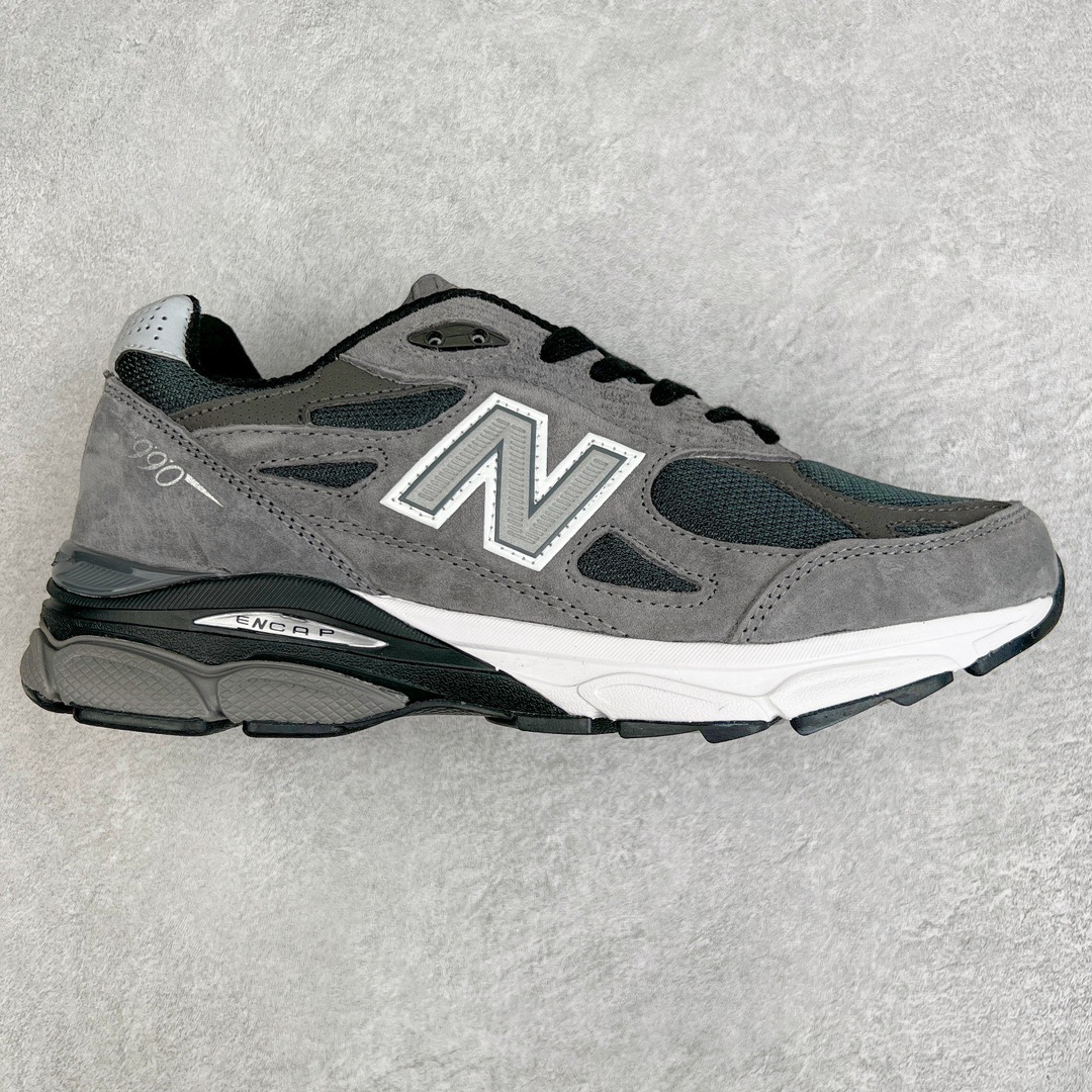 图片[12]-＃K版纯原福利 New Balance M990 新百伦NB990V3 第三代总统复古慢跑鞋 正确3M反光细节 原楦原纸版开发 正确6层组合底模精密开发 搭载全新碳素中底 后跟透明TPU水晶装饰条稳固 沿用了引以为傲的跑鞋手工技艺 采用猪皮绒面并包裹局部透气网面的鞋身设计 菱网鞋舌上刻有New Balance USA 鞋面依旧身着经典的大热之灰 彰显了其高端的品质身份 尺码：36 37 37.5 38 38.5 39 40 40.5 41.5 42 42.5 43 44 45-选品中心