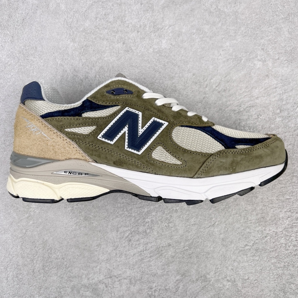 图片[2]-＃K版纯原福利 New Balance M990 新百伦NB990V3 第三代总统复古慢跑鞋 正确3M反光细节 原楦原纸版开发 正确6层组合底模精密开发 搭载全新碳素中底 后跟透明TPU水晶装饰条稳固 沿用了引以为傲的跑鞋手工技艺 采用猪皮绒面并包裹局部透气网面的鞋身设计 菱网鞋舌上刻有New Balance USA 鞋面依旧身着经典的大热之灰 彰显了其高端的品质身份 尺码：36 37 37.5 38 38.5 39 40 40.5 41.5 42 42.5 43 44 45-选品中心