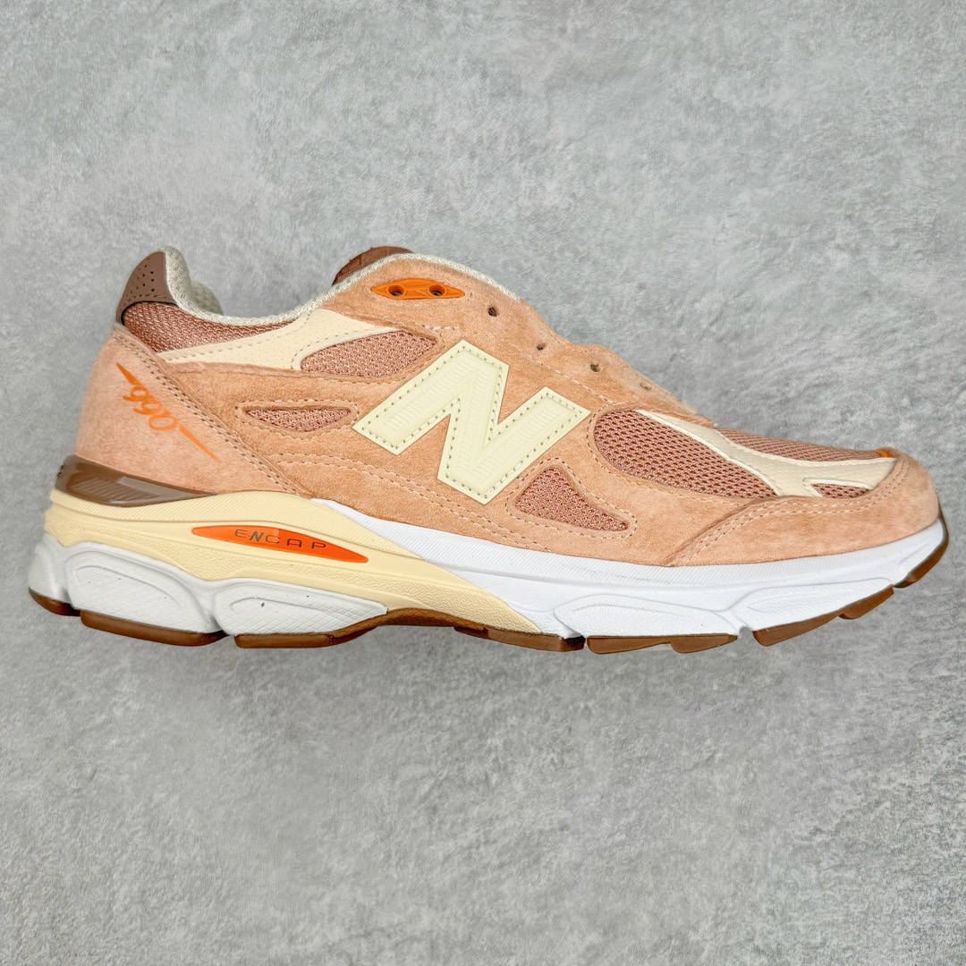 图片[14]-＃K版纯原福利 New Balance M990 新百伦NB990V3 第三代总统复古慢跑鞋 正确3M反光细节 原楦原纸版开发 正确6层组合底模精密开发 搭载全新碳素中底 后跟透明TPU水晶装饰条稳固 沿用了引以为傲的跑鞋手工技艺 采用猪皮绒面并包裹局部透气网面的鞋身设计 菱网鞋舌上刻有New Balance USA 鞋面依旧身着经典的大热之灰 彰显了其高端的品质身份 尺码：36 37 37.5 38 38.5 39 40 40.5 41.5 42 42.5 43 44 45-选品中心