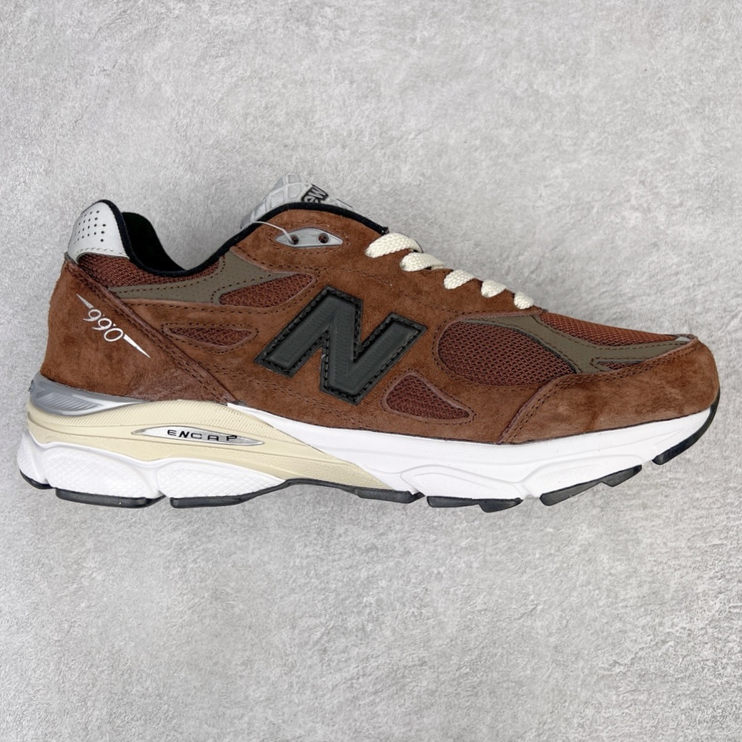 图片[4]-＃K版纯原福利 New Balance M990 新百伦NB990V3 第三代总统复古慢跑鞋 正确3M反光细节 原楦原纸版开发 正确6层组合底模精密开发 搭载全新碳素中底 后跟透明TPU水晶装饰条稳固 沿用了引以为傲的跑鞋手工技艺 采用猪皮绒面并包裹局部透气网面的鞋身设计 菱网鞋舌上刻有New Balance USA 鞋面依旧身着经典的大热之灰 彰显了其高端的品质身份 尺码：36 37 37.5 38 38.5 39 40 40.5 41.5 42 42.5 43 44 45-选品中心