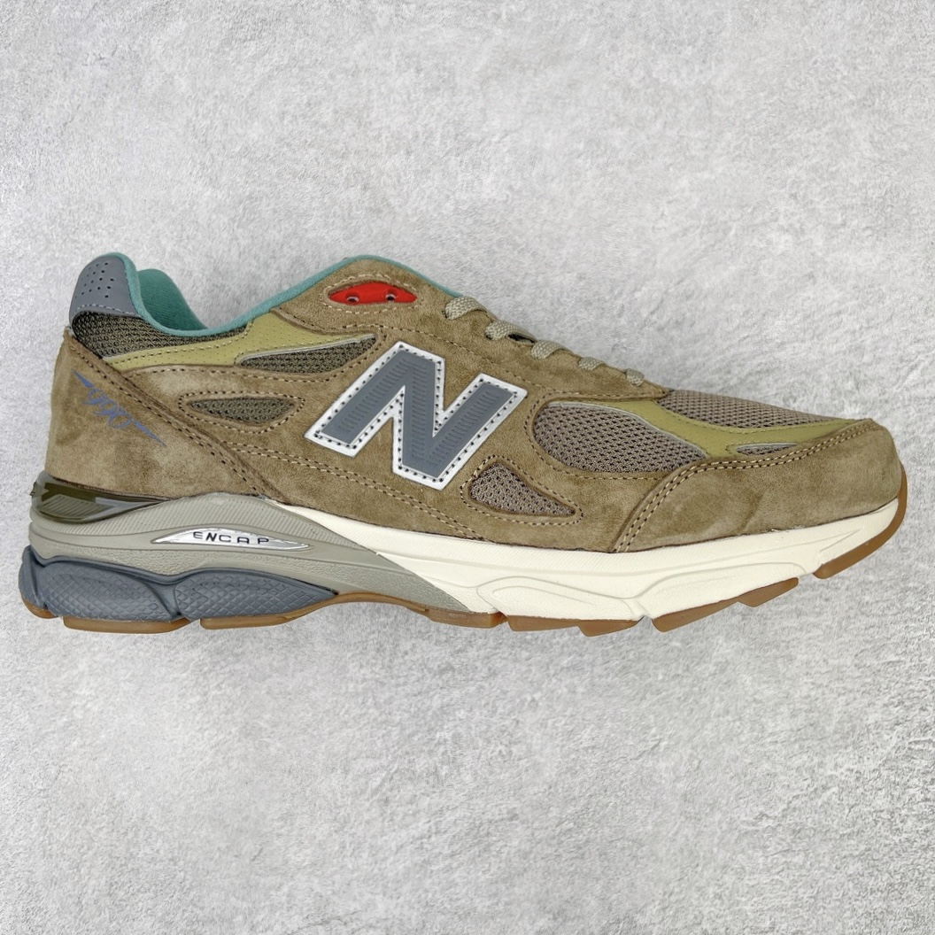 图片[5]-＃K版纯原福利 New Balance M990 新百伦NB990V3 第三代总统复古慢跑鞋 正确3M反光细节 原楦原纸版开发 正确6层组合底模精密开发 搭载全新碳素中底 后跟透明TPU水晶装饰条稳固 沿用了引以为傲的跑鞋手工技艺 采用猪皮绒面并包裹局部透气网面的鞋身设计 菱网鞋舌上刻有New Balance USA 鞋面依旧身着经典的大热之灰 彰显了其高端的品质身份 尺码：36 37 37.5 38 38.5 39 40 40.5 41.5 42 42.5 43 44 45-选品中心