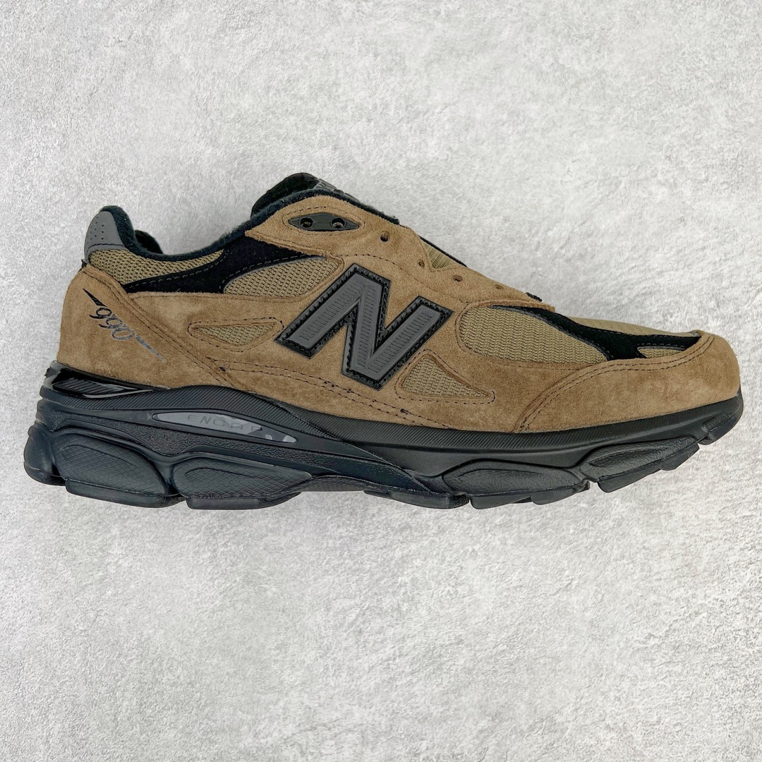 图片[16]-＃K版纯原福利 New Balance M990 新百伦NB990V3 第三代总统复古慢跑鞋 正确3M反光细节 原楦原纸版开发 正确6层组合底模精密开发 搭载全新碳素中底 后跟透明TPU水晶装饰条稳固 沿用了引以为傲的跑鞋手工技艺 采用猪皮绒面并包裹局部透气网面的鞋身设计 菱网鞋舌上刻有New Balance USA 鞋面依旧身着经典的大热之灰 彰显了其高端的品质身份 尺码：36 37 37.5 38 38.5 39 40 40.5 41.5 42 42.5 43 44 45-选品中心
