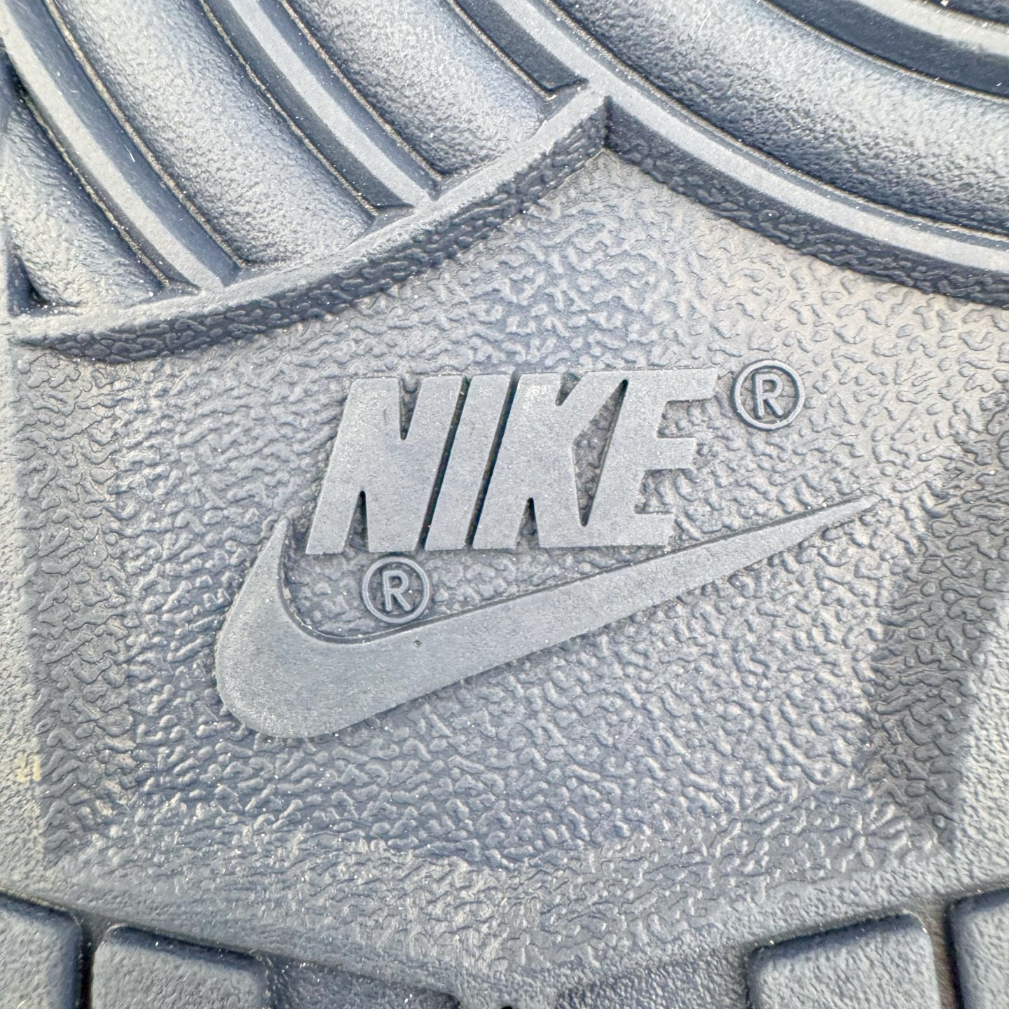 图片[18]-＃YC纯原 NK Dunk Low 午夜蓝 HF5441-107 实力大厂出品 新配色陆续开发 利润个位数只为口碑 全套原纸板楦头开发 确保原汁原味 完美呈现DUNK版型 一比一鞋头弧度高度鞋身弧度 此版本只针对中端市场 皮料材质有所更替 其他数据细节工艺流程均保持一致 绝不口嗨 细节品控鞋型随意对比 独家私模官方第六代原厂航空铝磨具打磨大底 鞋头坡度极致还原 无解鞋型 原盒原配 圈内天花板工艺 原厂玻璃冲刀 超高清洁度 全鞋零毛边皮料切割 原厂中底布点胶 中底布拉帮走线遵循公司 尺码：36 36.5 37.5 38 38.5 39 40 40.5 41 42 42.5 43 44 44.5 45 46-选品中心