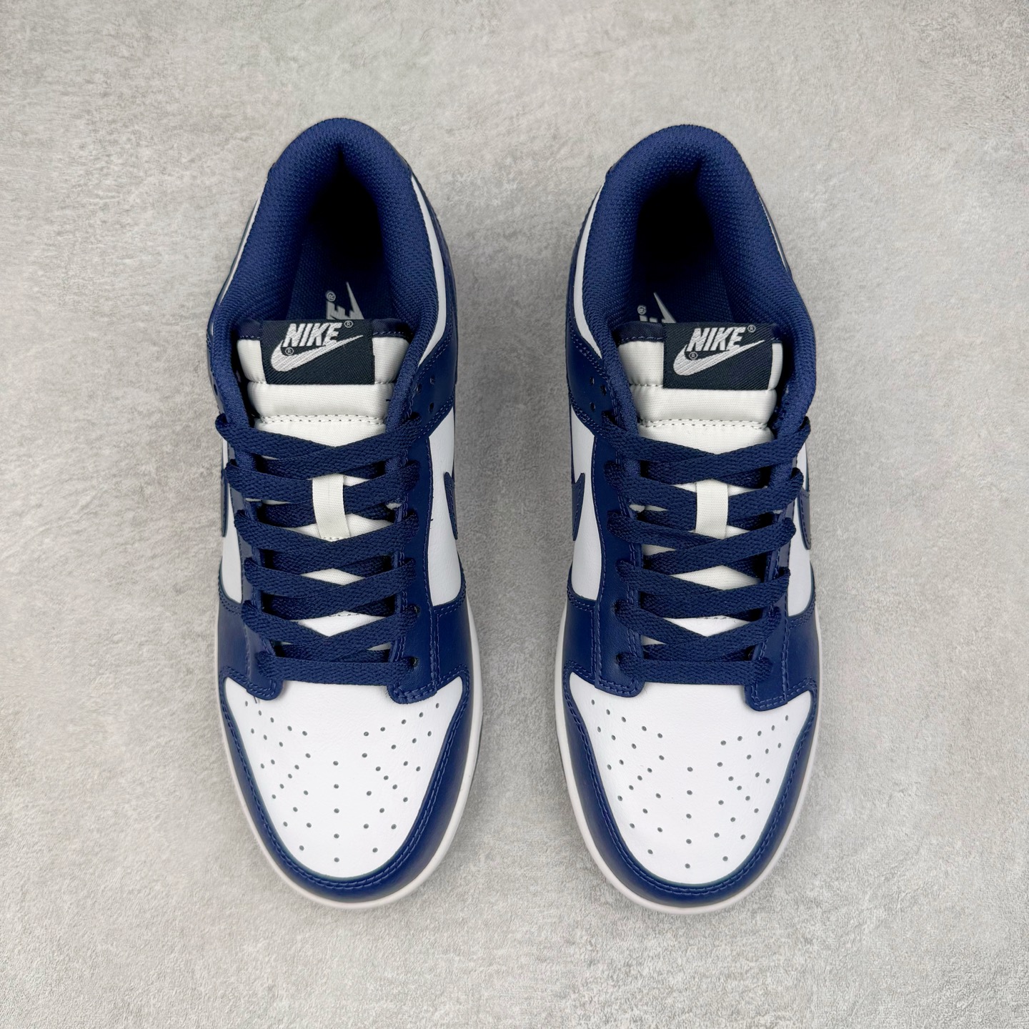 图片[2]-＃YC纯原 NK Dunk Low 午夜蓝 HF5441-107 实力大厂出品 新配色陆续开发 利润个位数只为口碑 全套原纸板楦头开发 确保原汁原味 完美呈现DUNK版型 一比一鞋头弧度高度鞋身弧度 此版本只针对中端市场 皮料材质有所更替 其他数据细节工艺流程均保持一致 绝不口嗨 细节品控鞋型随意对比 独家私模官方第六代原厂航空铝磨具打磨大底 鞋头坡度极致还原 无解鞋型 原盒原配 圈内天花板工艺 原厂玻璃冲刀 超高清洁度 全鞋零毛边皮料切割 原厂中底布点胶 中底布拉帮走线遵循公司 尺码：36 36.5 37.5 38 38.5 39 40 40.5 41 42 42.5 43 44 44.5 45 46-选品中心