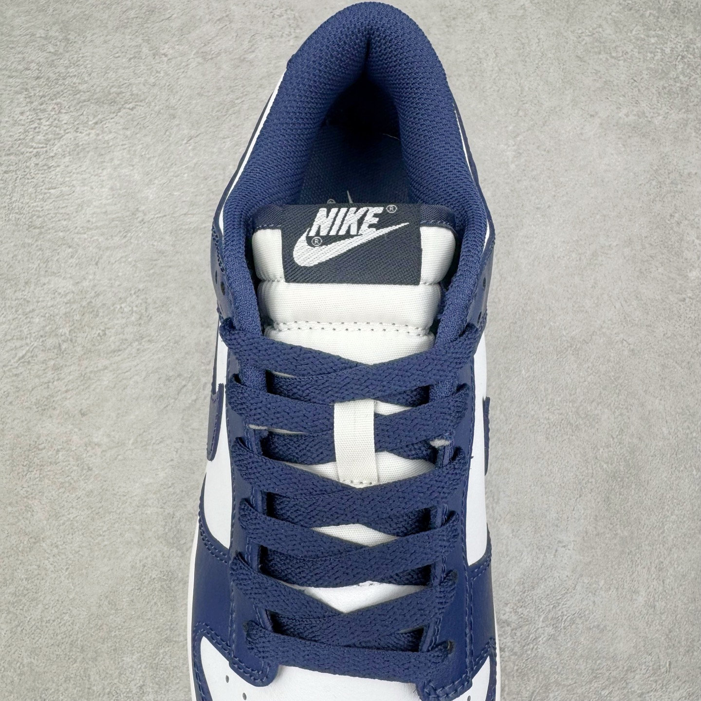 图片[5]-＃YC纯原 NK Dunk Low 午夜蓝 HF5441-107 实力大厂出品 新配色陆续开发 利润个位数只为口碑 全套原纸板楦头开发 确保原汁原味 完美呈现DUNK版型 一比一鞋头弧度高度鞋身弧度 此版本只针对中端市场 皮料材质有所更替 其他数据细节工艺流程均保持一致 绝不口嗨 细节品控鞋型随意对比 独家私模官方第六代原厂航空铝磨具打磨大底 鞋头坡度极致还原 无解鞋型 原盒原配 圈内天花板工艺 原厂玻璃冲刀 超高清洁度 全鞋零毛边皮料切割 原厂中底布点胶 中底布拉帮走线遵循公司 尺码：36 36.5 37.5 38 38.5 39 40 40.5 41 42 42.5 43 44 44.5 45 46-选品中心