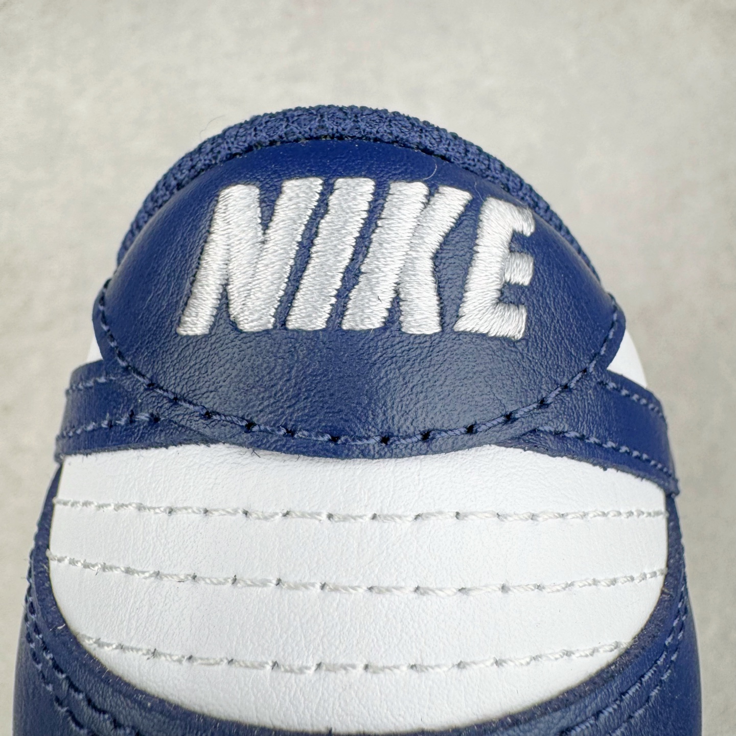 图片[10]-＃YC纯原 NK Dunk Low 午夜蓝 HF5441-107 实力大厂出品 新配色陆续开发 利润个位数只为口碑 全套原纸板楦头开发 确保原汁原味 完美呈现DUNK版型 一比一鞋头弧度高度鞋身弧度 此版本只针对中端市场 皮料材质有所更替 其他数据细节工艺流程均保持一致 绝不口嗨 细节品控鞋型随意对比 独家私模官方第六代原厂航空铝磨具打磨大底 鞋头坡度极致还原 无解鞋型 原盒原配 圈内天花板工艺 原厂玻璃冲刀 超高清洁度 全鞋零毛边皮料切割 原厂中底布点胶 中底布拉帮走线遵循公司 尺码：36 36.5 37.5 38 38.5 39 40 40.5 41 42 42.5 43 44 44.5 45 46-选品中心
