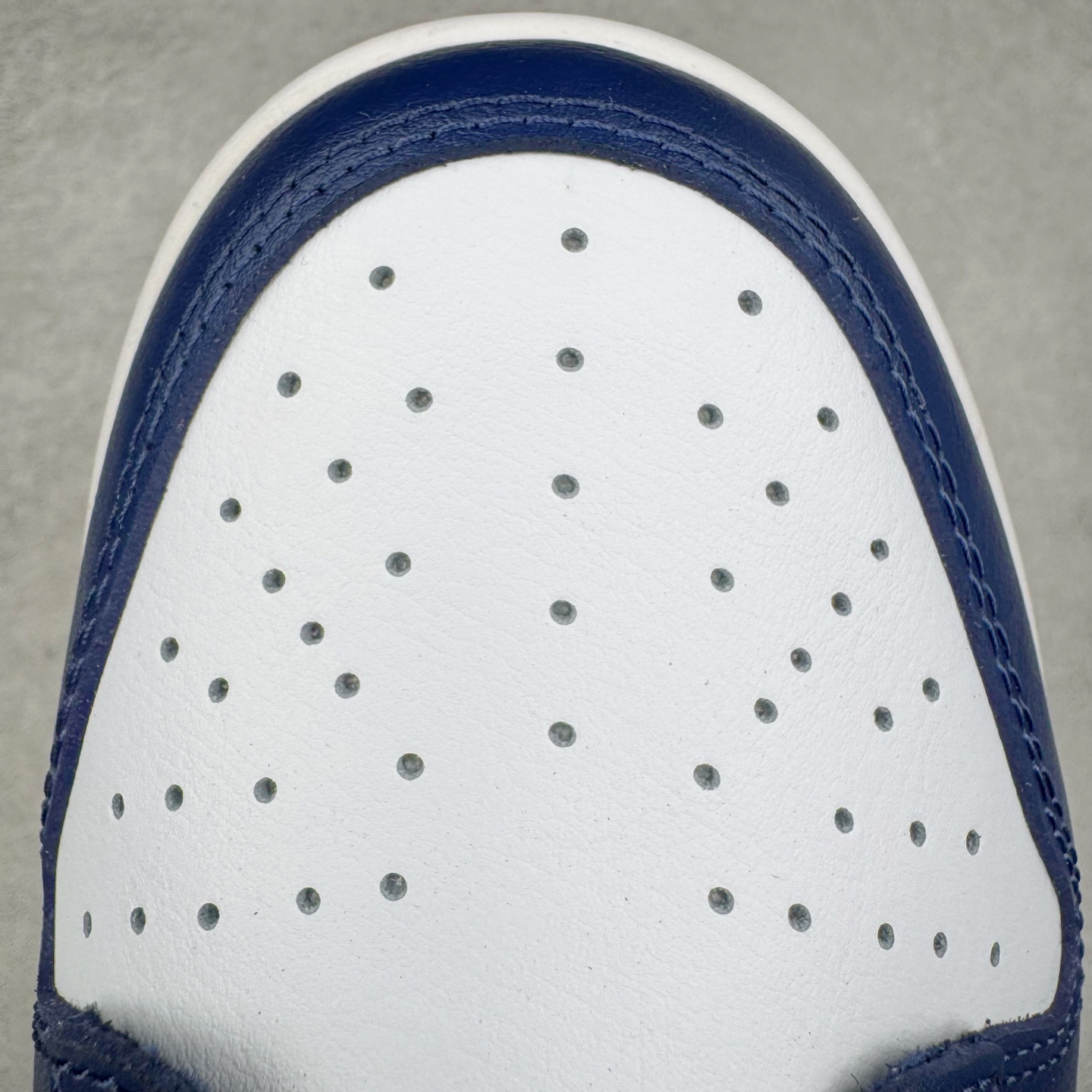 图片[15]-＃YC纯原 NK Dunk Low 午夜蓝 HF5441-107 实力大厂出品 新配色陆续开发 利润个位数只为口碑 全套原纸板楦头开发 确保原汁原味 完美呈现DUNK版型 一比一鞋头弧度高度鞋身弧度 此版本只针对中端市场 皮料材质有所更替 其他数据细节工艺流程均保持一致 绝不口嗨 细节品控鞋型随意对比 独家私模官方第六代原厂航空铝磨具打磨大底 鞋头坡度极致还原 无解鞋型 原盒原配 圈内天花板工艺 原厂玻璃冲刀 超高清洁度 全鞋零毛边皮料切割 原厂中底布点胶 中底布拉帮走线遵循公司 尺码：36 36.5 37.5 38 38.5 39 40 40.5 41 42 42.5 43 44 44.5 45 46-选品中心