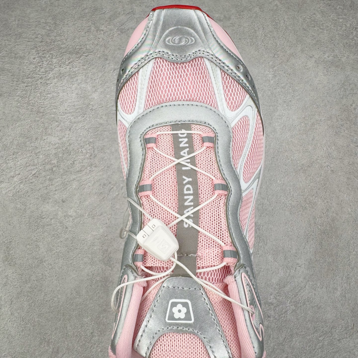 图片[4]-＃HP SALOMON XT-WHISPER 萨洛蒙圆头防滑耐磨低帮休闲越野训练城市通勤跑步鞋 男女同款 浅棕色 纯原外贸平台特供订单 耗时半年巨作 全套原纸板楦头开发 原厂特供网布配套加持 确保原汁原味 完美呈现版型 原档数据独家私模五层组合大底 男女鞋同步官方开发至46.5 原装Ortholite轻量化鞋垫 中底布带钢印编号 原厂TPU锁扣 进口港宝加持 后跟自然饱满 还原公司包裹性 鞋面以“锯齿”状的包裹系统呈现 在基色底之下加入了各种色点缀 将公司的最新技术和时尚前卫的造型融入耐用的长跑款式中 鞋面由 TPU 薄膜制成 并焊接在高耐磨网眼上 使其既时尚又坚固 由 ACS底盘支撑 可增强稳定性和支撑力 以及由橡胶凸耳 Contragrip外底覆盖的 EVA 缓冲中底 旨在应对崎岖的地形 鞋舌上的彩色Salomon 标签、Quicklace 系统以及鞋头、鞋舌和鞋跟上的附加品牌使细节更加完美 让穿着者可以轻松驾驭户外与通勤下的任何运动生活场景 无缝鞋身户外随意纵横 颜值与脚感兼备 出街通勤 绝对非常吸睛 你值得拥有 尺码：36 36.5 37.5 38 38.5 39 40 40.5 41 42 42.5 43 44 44.5 45 46 46.5 注意：偏小1码-选品中心