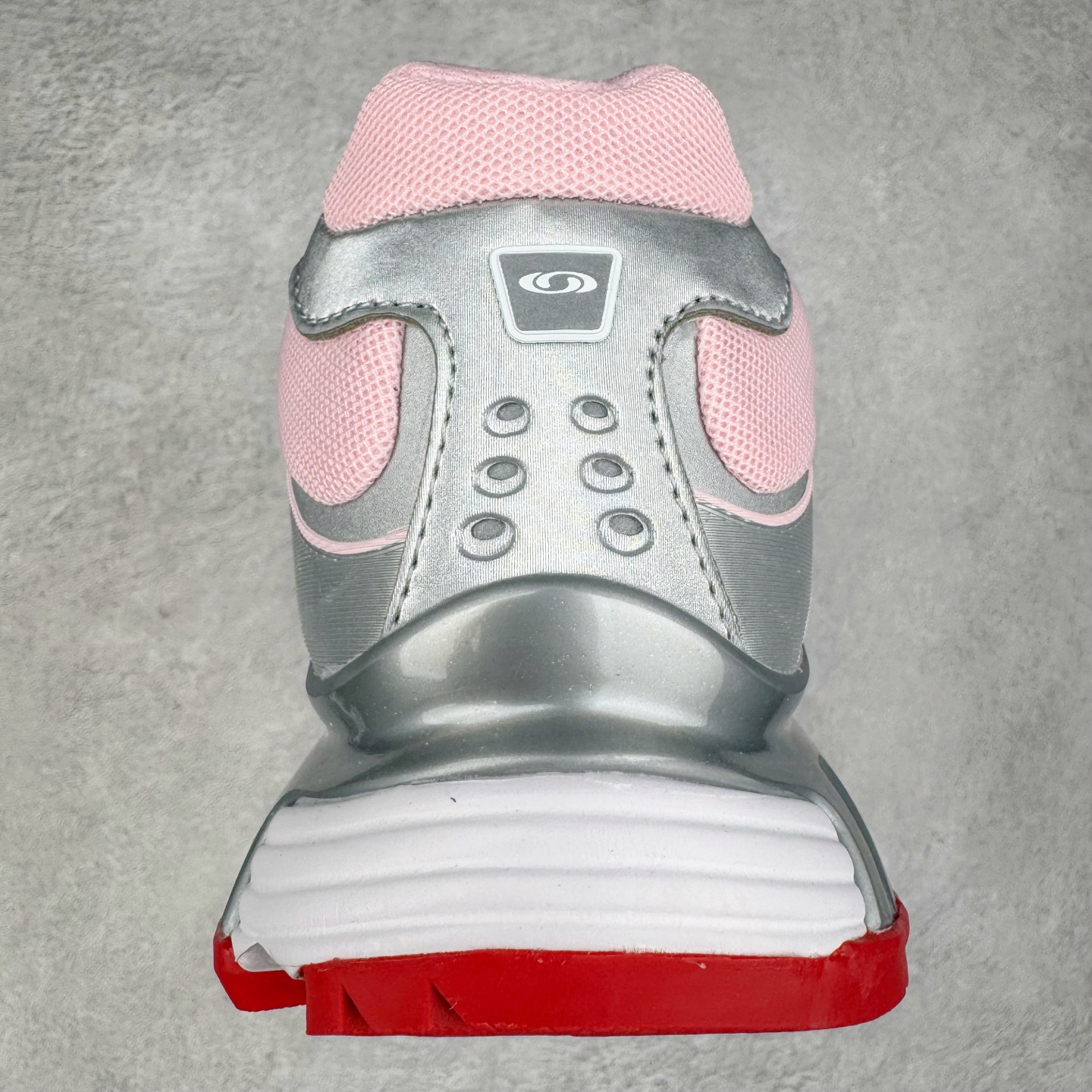 图片[8]-＃HP SALOMON XT-WHISPER 萨洛蒙圆头防滑耐磨低帮休闲越野训练城市通勤跑步鞋 男女同款 浅棕色 纯原外贸平台特供订单 耗时半年巨作 全套原纸板楦头开发 原厂特供网布配套加持 确保原汁原味 完美呈现版型 原档数据独家私模五层组合大底 男女鞋同步官方开发至46.5 原装Ortholite轻量化鞋垫 中底布带钢印编号 原厂TPU锁扣 进口港宝加持 后跟自然饱满 还原公司包裹性 鞋面以“锯齿”状的包裹系统呈现 在基色底之下加入了各种色点缀 将公司的最新技术和时尚前卫的造型融入耐用的长跑款式中 鞋面由 TPU 薄膜制成 并焊接在高耐磨网眼上 使其既时尚又坚固 由 ACS底盘支撑 可增强稳定性和支撑力 以及由橡胶凸耳 Contragrip外底覆盖的 EVA 缓冲中底 旨在应对崎岖的地形 鞋舌上的彩色Salomon 标签、Quicklace 系统以及鞋头、鞋舌和鞋跟上的附加品牌使细节更加完美 让穿着者可以轻松驾驭户外与通勤下的任何运动生活场景 无缝鞋身户外随意纵横 颜值与脚感兼备 出街通勤 绝对非常吸睛 你值得拥有 尺码：36 36.5 37.5 38 38.5 39 40 40.5 41 42 42.5 43 44 44.5 45 46 46.5 注意：偏小1码-选品中心