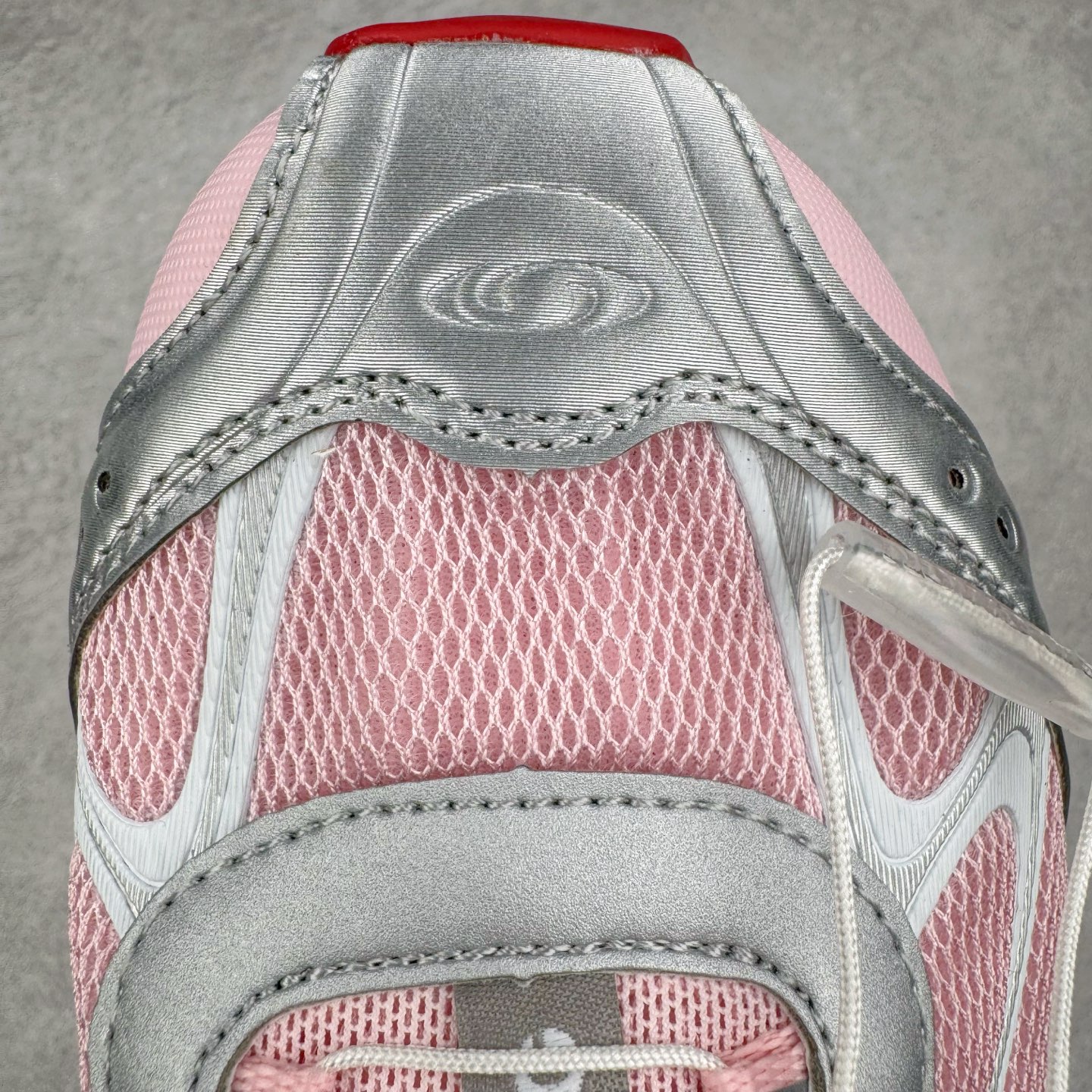 图片[14]-＃HP SALOMON XT-WHISPER 萨洛蒙圆头防滑耐磨低帮休闲越野训练城市通勤跑步鞋 男女同款 浅棕色 纯原外贸平台特供订单 耗时半年巨作 全套原纸板楦头开发 原厂特供网布配套加持 确保原汁原味 完美呈现版型 原档数据独家私模五层组合大底 男女鞋同步官方开发至46.5 原装Ortholite轻量化鞋垫 中底布带钢印编号 原厂TPU锁扣 进口港宝加持 后跟自然饱满 还原公司包裹性 鞋面以“锯齿”状的包裹系统呈现 在基色底之下加入了各种色点缀 将公司的最新技术和时尚前卫的造型融入耐用的长跑款式中 鞋面由 TPU 薄膜制成 并焊接在高耐磨网眼上 使其既时尚又坚固 由 ACS底盘支撑 可增强稳定性和支撑力 以及由橡胶凸耳 Contragrip外底覆盖的 EVA 缓冲中底 旨在应对崎岖的地形 鞋舌上的彩色Salomon 标签、Quicklace 系统以及鞋头、鞋舌和鞋跟上的附加品牌使细节更加完美 让穿着者可以轻松驾驭户外与通勤下的任何运动生活场景 无缝鞋身户外随意纵横 颜值与脚感兼备 出街通勤 绝对非常吸睛 你值得拥有 尺码：36 36.5 37.5 38 38.5 39 40 40.5 41 42 42.5 43 44 44.5 45 46 46.5 注意：偏小1码-选品中心