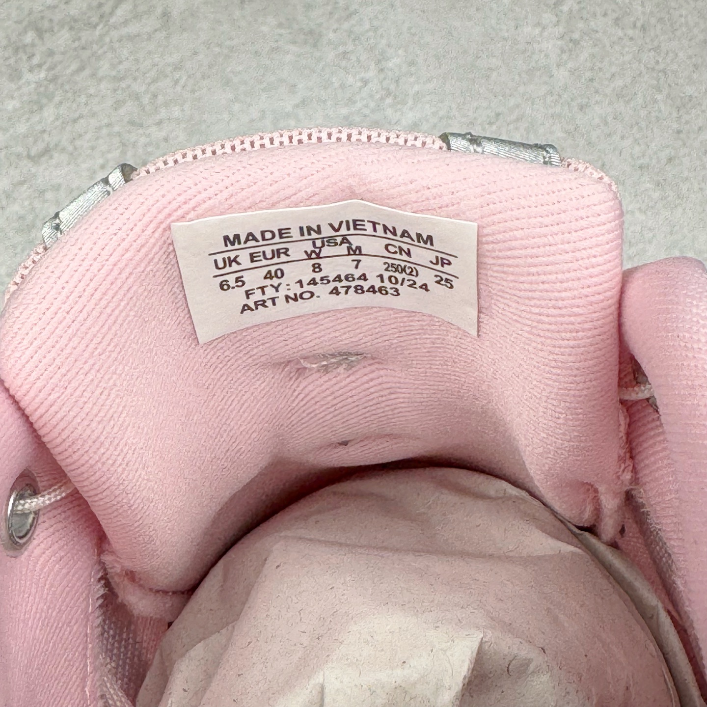 图片[10]-＃HP SALOMON XT-WHISPER 萨洛蒙圆头防滑耐磨低帮休闲越野训练城市通勤跑步鞋 男女同款 浅棕色 纯原外贸平台特供订单 耗时半年巨作 全套原纸板楦头开发 原厂特供网布配套加持 确保原汁原味 完美呈现版型 原档数据独家私模五层组合大底 男女鞋同步官方开发至46.5 原装Ortholite轻量化鞋垫 中底布带钢印编号 原厂TPU锁扣 进口港宝加持 后跟自然饱满 还原公司包裹性 鞋面以“锯齿”状的包裹系统呈现 在基色底之下加入了各种色点缀 将公司的最新技术和时尚前卫的造型融入耐用的长跑款式中 鞋面由 TPU 薄膜制成 并焊接在高耐磨网眼上 使其既时尚又坚固 由 ACS底盘支撑 可增强稳定性和支撑力 以及由橡胶凸耳 Contragrip外底覆盖的 EVA 缓冲中底 旨在应对崎岖的地形 鞋舌上的彩色Salomon 标签、Quicklace 系统以及鞋头、鞋舌和鞋跟上的附加品牌使细节更加完美 让穿着者可以轻松驾驭户外与通勤下的任何运动生活场景 无缝鞋身户外随意纵横 颜值与脚感兼备 出街通勤 绝对非常吸睛 你值得拥有 尺码：36 36.5 37.5 38 38.5 39 40 40.5 41 42 42.5 43 44 44.5 45 46 46.5 注意：偏小1码-选品中心