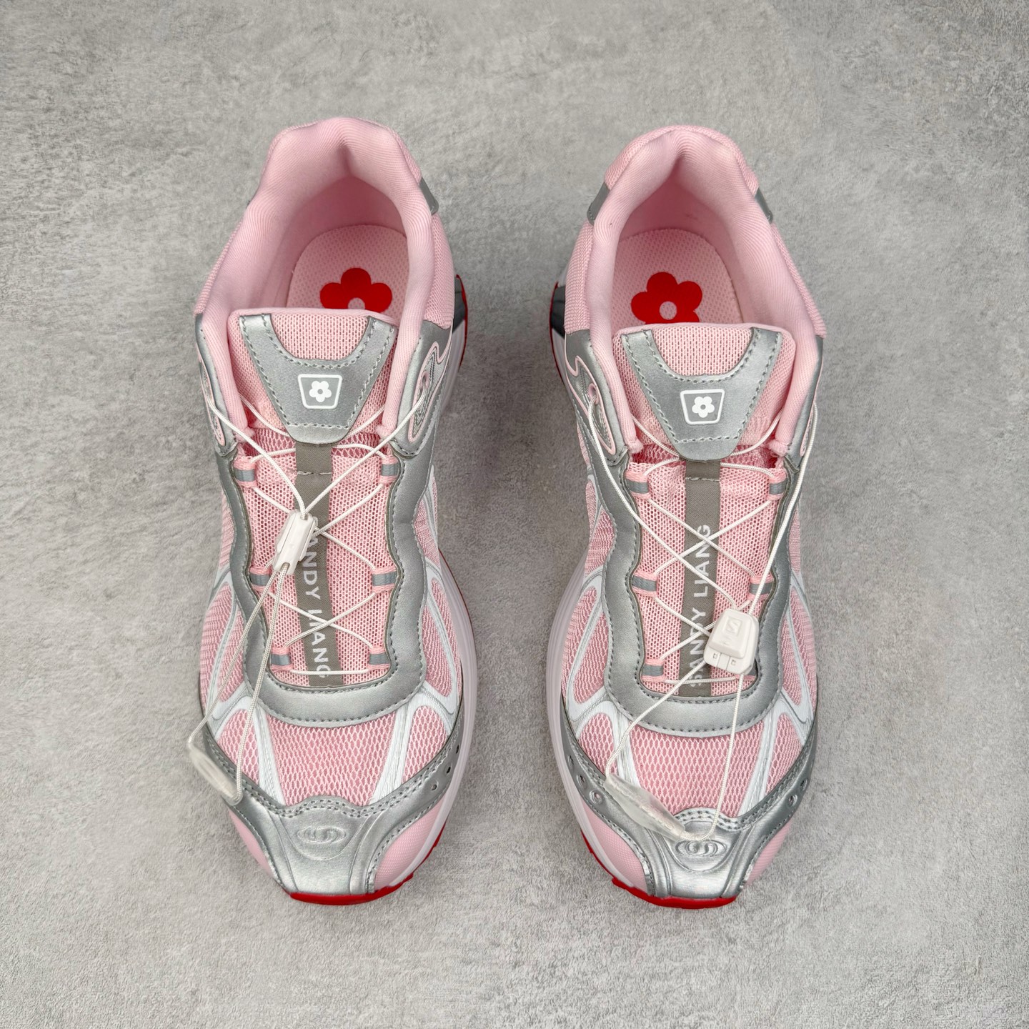 图片[2]-＃HP SALOMON XT-WHISPER 萨洛蒙圆头防滑耐磨低帮休闲越野训练城市通勤跑步鞋 男女同款 浅棕色 纯原外贸平台特供订单 耗时半年巨作 全套原纸板楦头开发 原厂特供网布配套加持 确保原汁原味 完美呈现版型 原档数据独家私模五层组合大底 男女鞋同步官方开发至46.5 原装Ortholite轻量化鞋垫 中底布带钢印编号 原厂TPU锁扣 进口港宝加持 后跟自然饱满 还原公司包裹性 鞋面以“锯齿”状的包裹系统呈现 在基色底之下加入了各种色点缀 将公司的最新技术和时尚前卫的造型融入耐用的长跑款式中 鞋面由 TPU 薄膜制成 并焊接在高耐磨网眼上 使其既时尚又坚固 由 ACS底盘支撑 可增强稳定性和支撑力 以及由橡胶凸耳 Contragrip外底覆盖的 EVA 缓冲中底 旨在应对崎岖的地形 鞋舌上的彩色Salomon 标签、Quicklace 系统以及鞋头、鞋舌和鞋跟上的附加品牌使细节更加完美 让穿着者可以轻松驾驭户外与通勤下的任何运动生活场景 无缝鞋身户外随意纵横 颜值与脚感兼备 出街通勤 绝对非常吸睛 你值得拥有 尺码：36 36.5 37.5 38 38.5 39 40 40.5 41 42 42.5 43 44 44.5 45 46 46.5 注意：偏小1码-选品中心