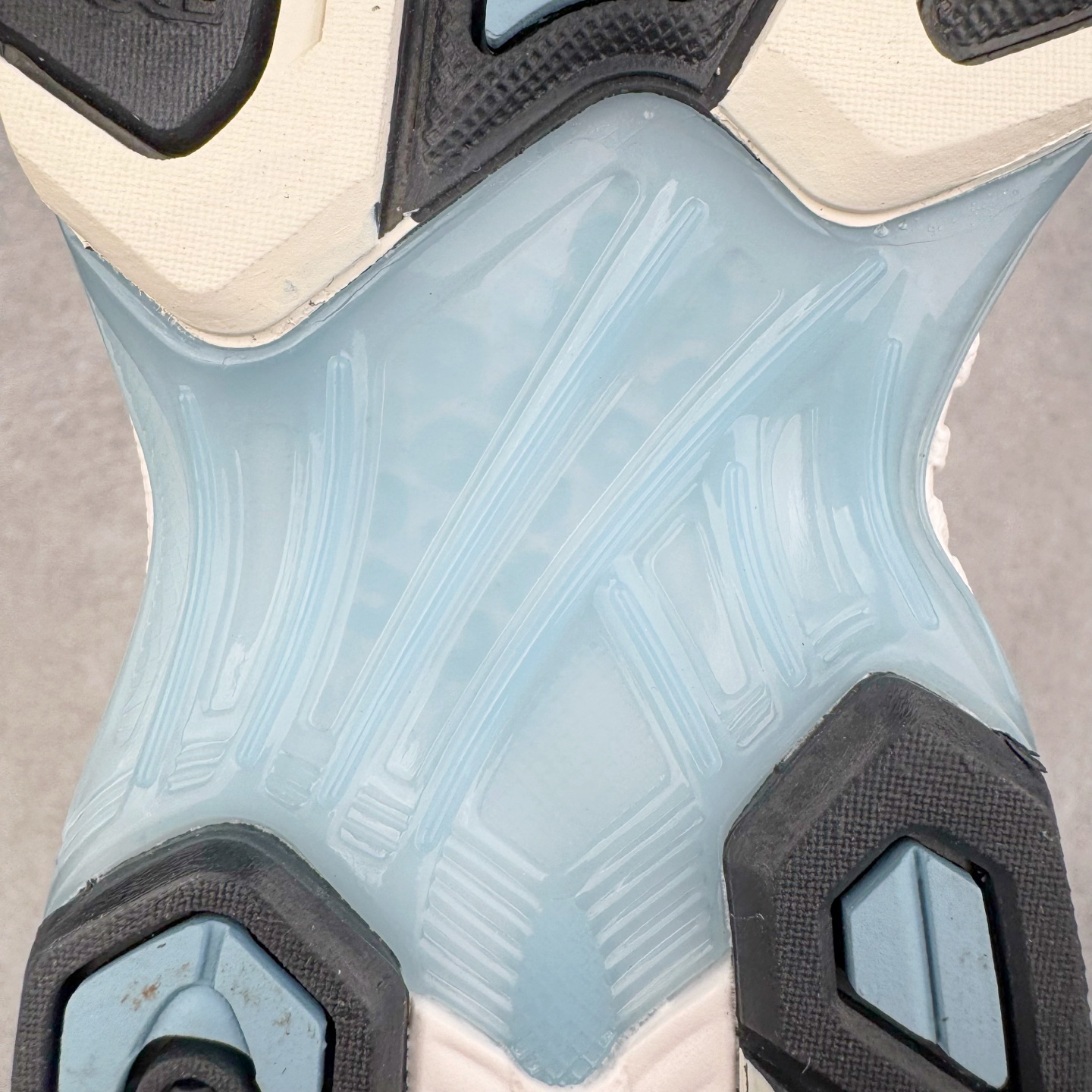 图片[20]-＃ZC总裁 Asics Gel-Kayano K14 亚瑟士系列复古舒适织物合成革减震防滑耐磨低帮休闲跑步鞋 市场顶级版本 原装纸板楦头开发 独家私模五层组合大底 原厂定制缓震硅胶加持 原盒原配 官方四联吊牌 一比一同步原鞋工艺和用料 鞋面原厂“三明治”多层网布 区别其他同价版本 鞋垫采用原厂OrthoLite欧索莱材质 非普通海玻璃鞋垫 后跟一样采用了GEL缓震胶 整体系列设计非常的科技感 锻炼跑步的同时让你一样时尚百搭 尺码：36 37 37.5 38 39 39.5 40 40.5 41.5 42 42.5 43.5 44 44.5 45 46-选品中心