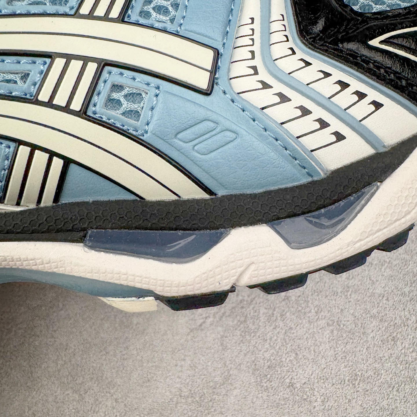 图片[19]-＃ZC总裁 Asics Gel-Kayano K14 亚瑟士系列复古舒适织物合成革减震防滑耐磨低帮休闲跑步鞋 市场顶级版本 原装纸板楦头开发 独家私模五层组合大底 原厂定制缓震硅胶加持 原盒原配 官方四联吊牌 一比一同步原鞋工艺和用料 鞋面原厂“三明治”多层网布 区别其他同价版本 鞋垫采用原厂OrthoLite欧索莱材质 非普通海玻璃鞋垫 后跟一样采用了GEL缓震胶 整体系列设计非常的科技感 锻炼跑步的同时让你一样时尚百搭 尺码：36 37 37.5 38 39 39.5 40 40.5 41.5 42 42.5 43.5 44 44.5 45 46-选品中心