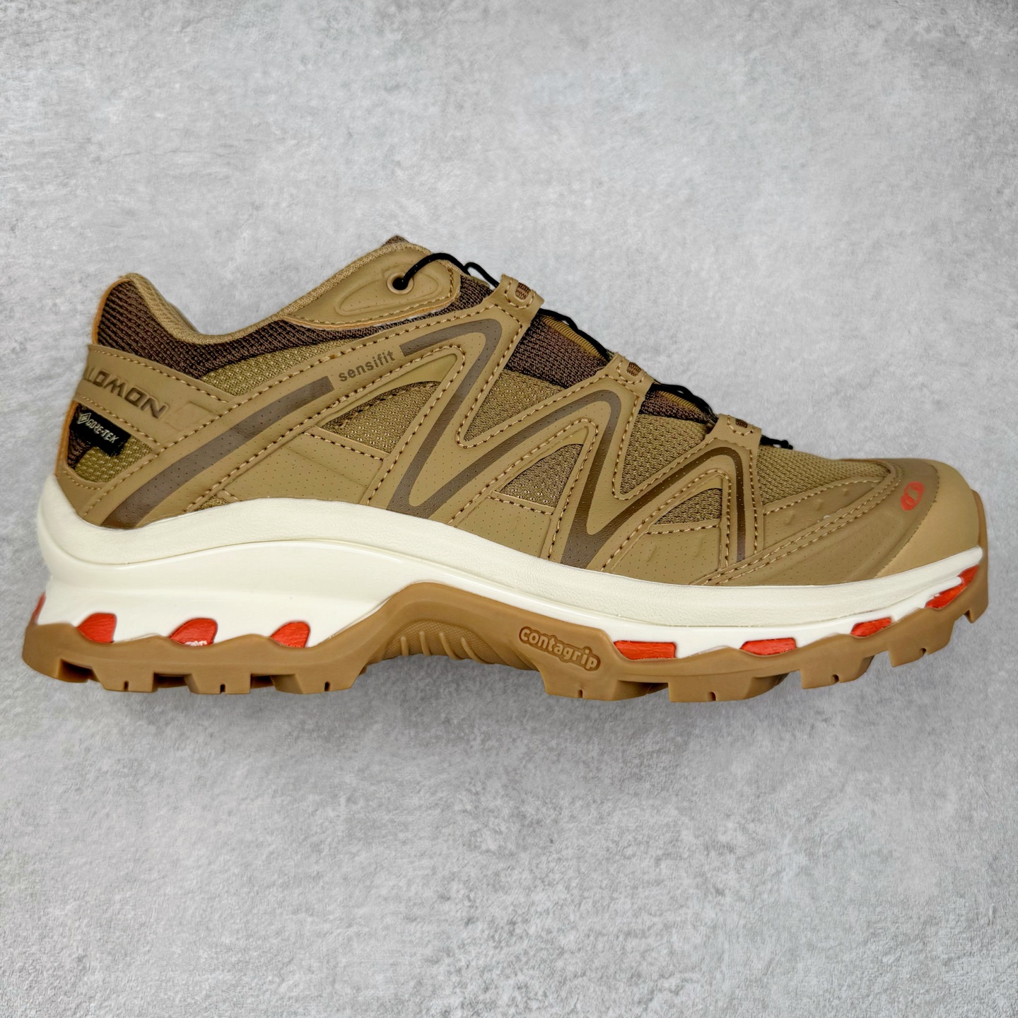 ＃C版 Salomon XT-QUEST ADV 萨洛蒙潮流越野机能户外功能鞋 纯原外贸平台特供订单 耗时半年巨作 全套原纸板楦头开发 原厂特供网布配套加持 确保原汁原味 完美呈现版型 原档数据独家私模五层组合大底 男女鞋同步官方开发至46.5 原装Ortholite轻量化鞋垫 中底布带钢印编号 原厂TPU锁扣 进口港宝加持 后跟自然饱满 还原公司包裹性 基于 SALOMON 初代 XT 鞋身造型并搭载 4D ADVANCED CHASSIS™ 大底打造而成 为这款 XT-QUEST 带来了多项足部控制与保护等功能性 如在运动过程中控制左右晃动的过程而提高稳定性、改善长途越野过程中足中到足尖的过渡、提高感知岩石的精确度以抵抗尖锐物体对脚底的伤害以及采用动态缓冲来增强穿着舒适感 从而减轻疲劳感 使 XT-QUEST 成为一双舒适且安全的户外之履 尺码：36 36.5 37.5 38 38.5 39 40 40.5 41 42 42.5 43 44 44.5 45 46 46.5-选品中心