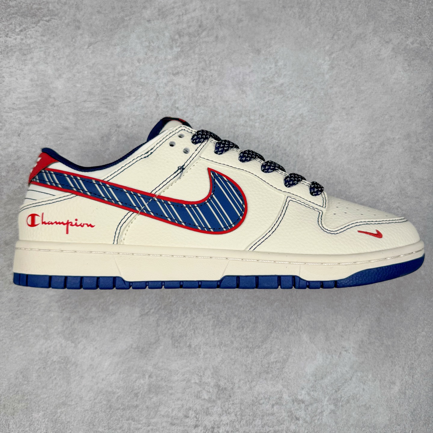 NK Dunk Low 定制配色 QW5836-017 大厂出品 极力推荐 原装头层材料 独家版型蒸餾加工帶來的是更好的视觉和脚感体验大厂纯原品质出货 清洁度 电绣工艺 皮料切割干净无任何毛边 细节完美 实拍调校N版已经零色差零失真 百分百还原实物色彩所见即所得 不存在货不对板色差等低级问题 选购参考实物拍摄 不混卖不参货 只用心做好货严格选品 承诺混一赔十 尺码：36 36.5 37.5 38 38.5 39 40 40.5 41 42 42.5 43 44 44.5 45-选品中心