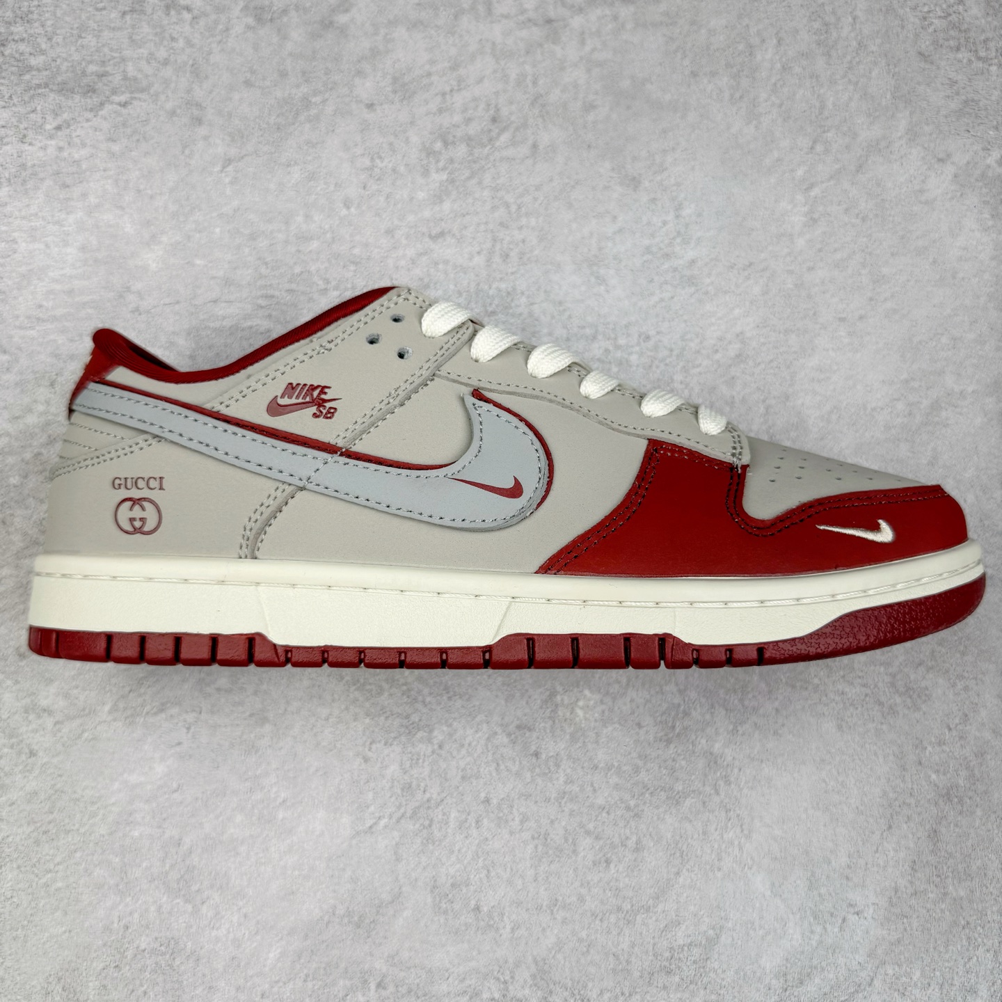 NK Dunk Low 定制配色 XY2026-157 大厂出品 极力推荐 原装头层材料 独家版型蒸餾加工帶來的是更好的视觉和脚感体验大厂纯原品质出货 清洁度 电绣工艺 皮料切割干净无任何毛边 细节完美 实拍调校N版已经零色差零失真 百分百还原实物色彩所见即所得 不存在货不对板色差等低级问题 选购参考实物拍摄 不混卖不参货 只用心做好货严格选品 承诺混一赔十 尺码：36 36.5 37.5 38 38.5 39 40 40.5 41 42 42.5 43 44 44.5 45-选品中心