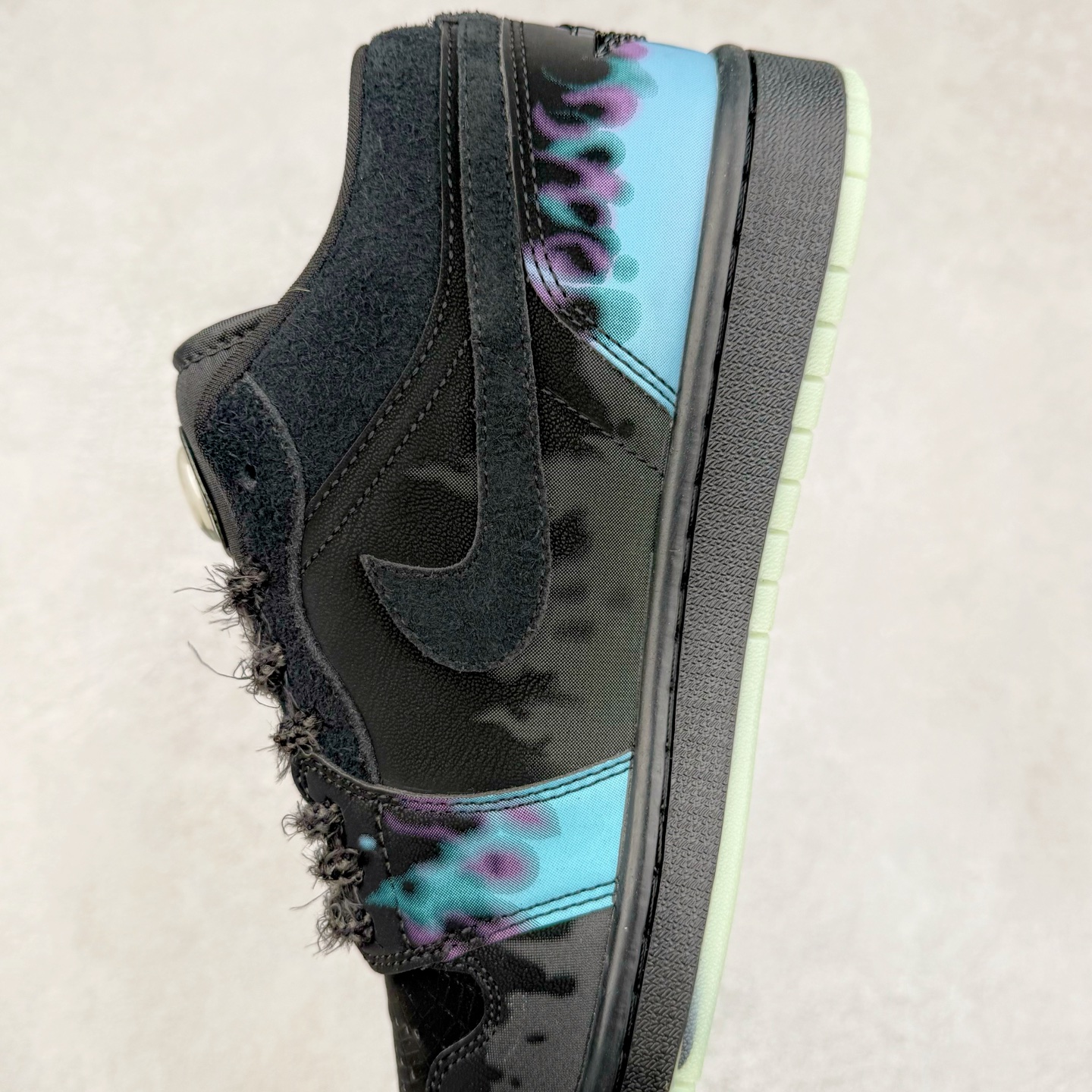 图片[7]-＃K版 Air Jordan AJ1 Low 低帮 恶魔之眼 HQ3442-001 全新流水线出品 DT版本唯一平替选择 市场第二梯队最强版 全部原鞋开发 原楦原纸板开发 全鞋电脑针车 原厂内置全掌气垫 原盒内在原标 唯一Zp原版鞋带绑法 免检产品 全新2022版型 全头层皮料 完美零毛边处理 原厂配置全掌气垫 价格定位良心 几十个配色陆续出货 实拍调校N版已经零色差零失真 百分百还原实物色彩所见即所得 不存在货不对板色差等低级问题 选购参考实物拍摄 不混卖不参货 只用心做好货严格选品 承诺混一赔十 尺码：36 36.5 37.5 38 38.5 39 40 40.5 41 42 42.5 43 44 44.5 45-选品中心