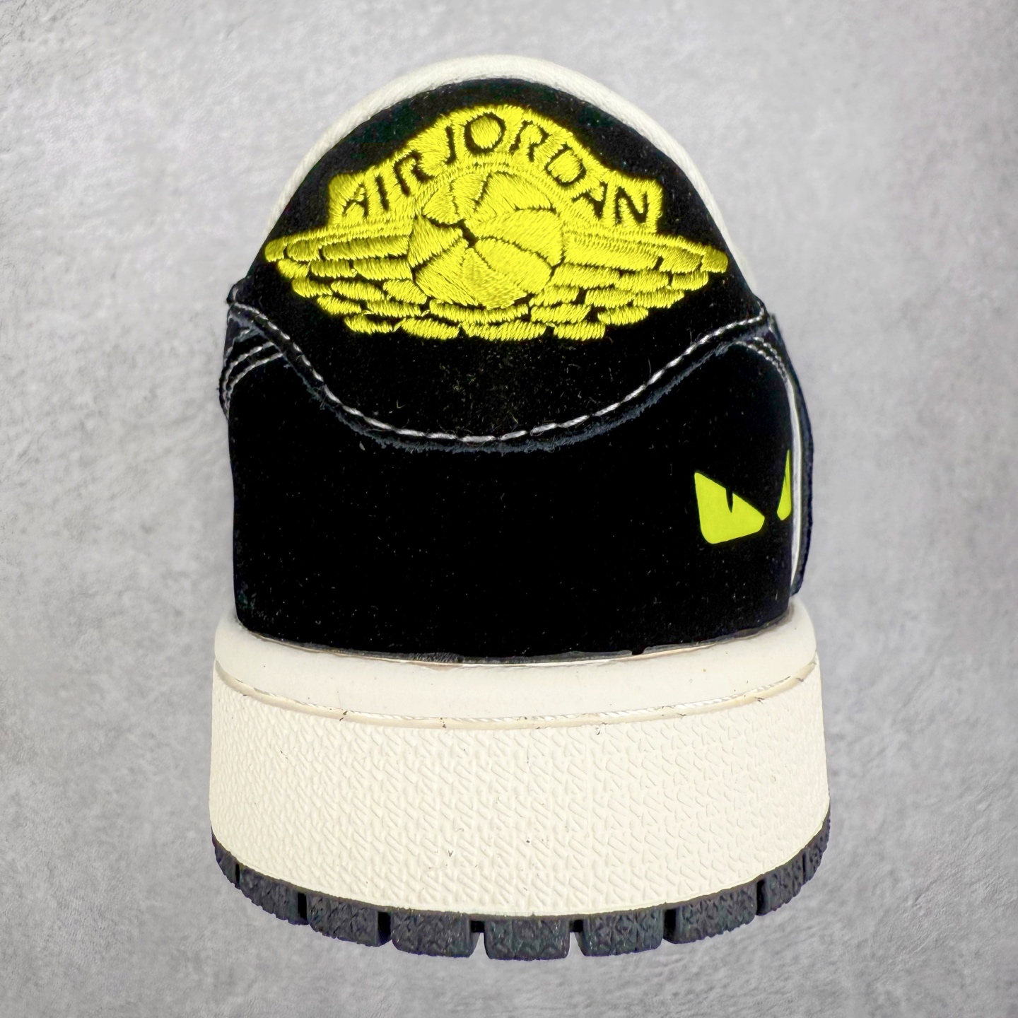 图片[8]-TS x Air Jordan AJ1 Low 倒钩低帮联名定制配色 XS2024-072 原厂内置气垫魔块 A模大底 头层小牛皮 鞋舌AJ原厂专用牛津布+AJ专用反口珍珠布+原厂无杂质高弹内里海棉+特殊封边弹力鞋带 实拍调校N版已经零色差零失真 百分百还原实物色彩所见即所得 不存在货不对板色差等低级问题 选购参考实物拍摄 不混卖不参货 只用心做好货严格选品 承诺混一赔十 尺码：36 36.5 37.5 38 38.5 39 40 40.5 41 42 42.5 43 44 44.5 45-选品中心