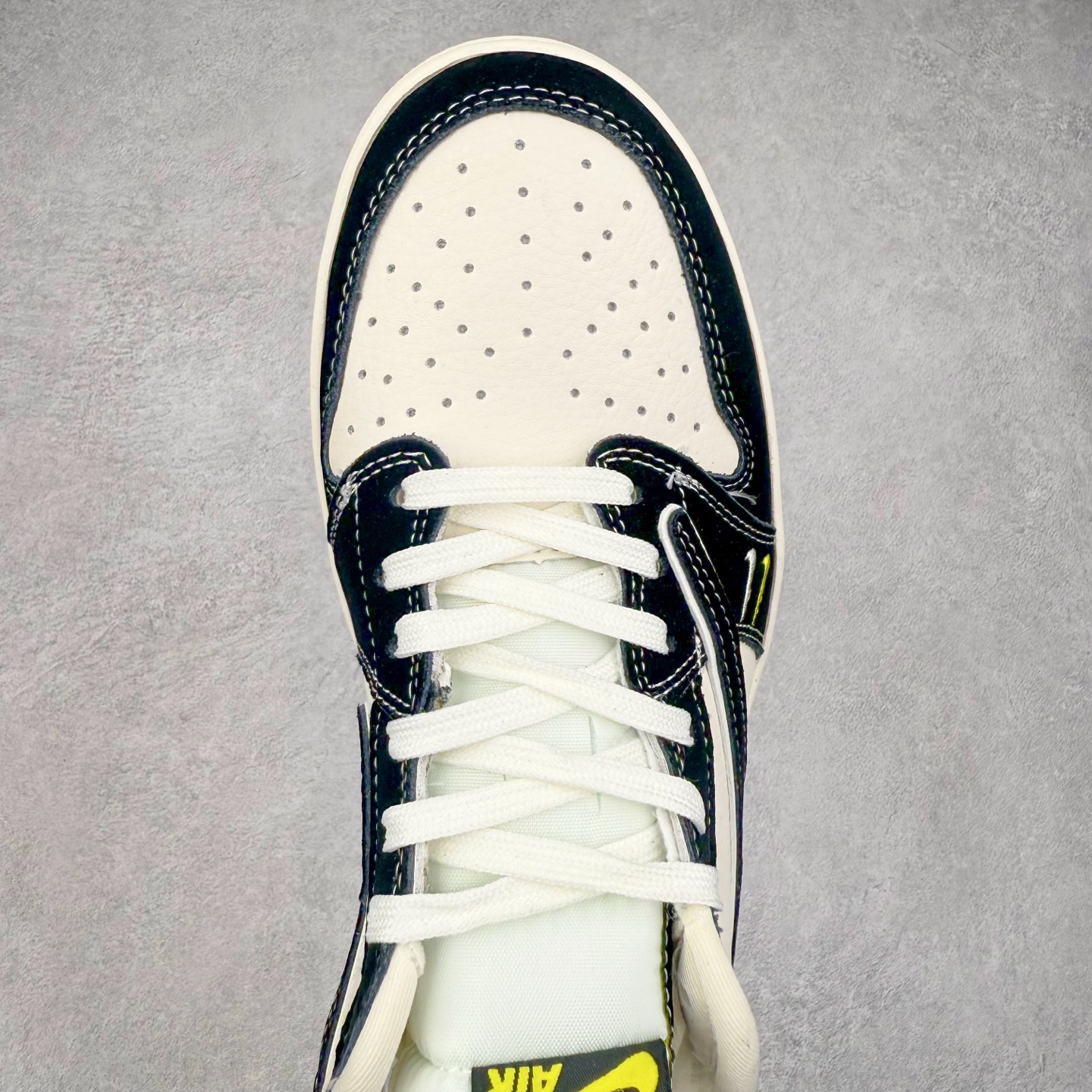 图片[4]-TS x Air Jordan AJ1 Low 倒钩低帮联名定制配色 XS2024-072 原厂内置气垫魔块 A模大底 头层小牛皮 鞋舌AJ原厂专用牛津布+AJ专用反口珍珠布+原厂无杂质高弹内里海棉+特殊封边弹力鞋带 实拍调校N版已经零色差零失真 百分百还原实物色彩所见即所得 不存在货不对板色差等低级问题 选购参考实物拍摄 不混卖不参货 只用心做好货严格选品 承诺混一赔十 尺码：36 36.5 37.5 38 38.5 39 40 40.5 41 42 42.5 43 44 44.5 45-选品中心