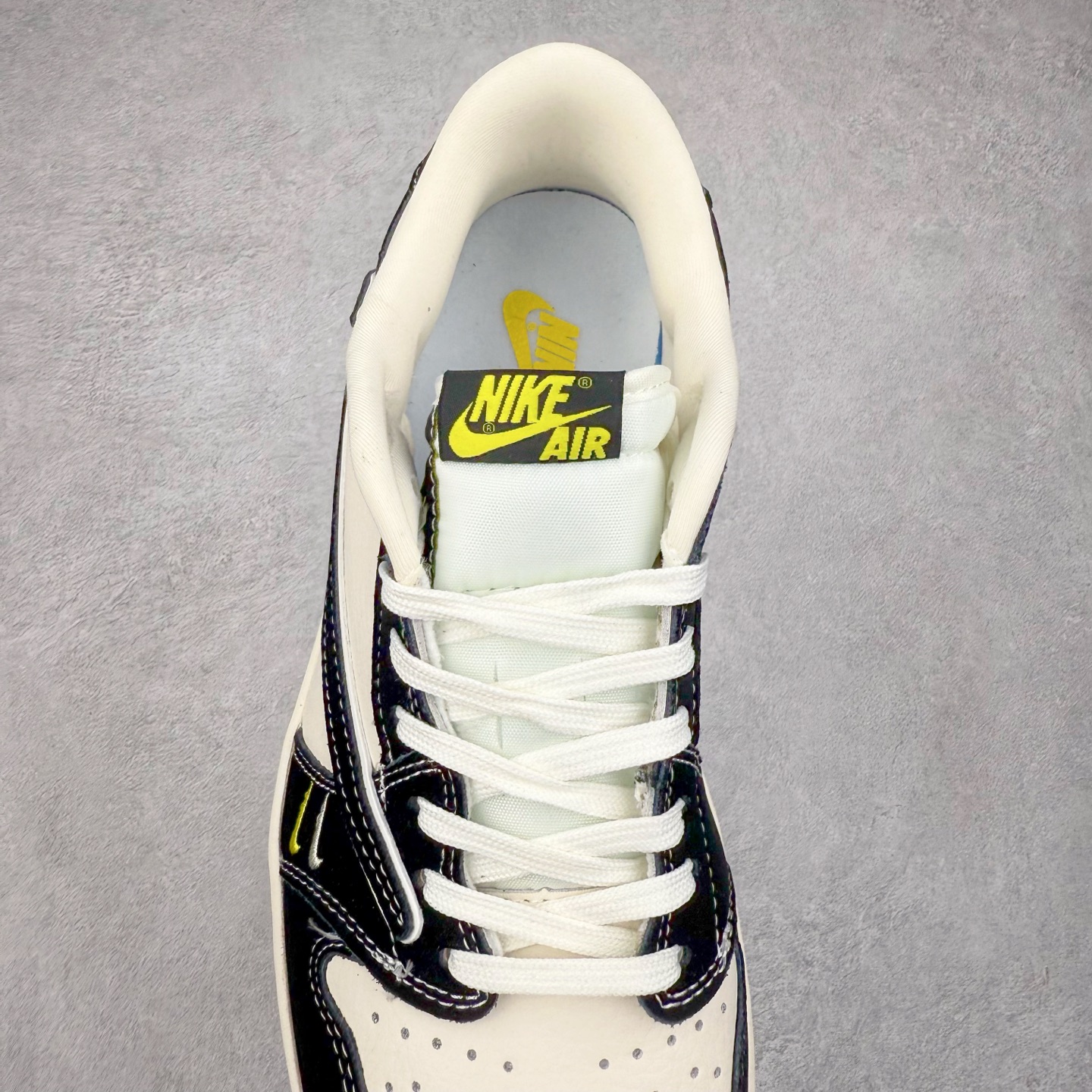 图片[5]-TS x Air Jordan AJ1 Low 倒钩低帮联名定制配色 XS2024-072 原厂内置气垫魔块 A模大底 头层小牛皮 鞋舌AJ原厂专用牛津布+AJ专用反口珍珠布+原厂无杂质高弹内里海棉+特殊封边弹力鞋带 实拍调校N版已经零色差零失真 百分百还原实物色彩所见即所得 不存在货不对板色差等低级问题 选购参考实物拍摄 不混卖不参货 只用心做好货严格选品 承诺混一赔十 尺码：36 36.5 37.5 38 38.5 39 40 40.5 41 42 42.5 43 44 44.5 45-选品中心