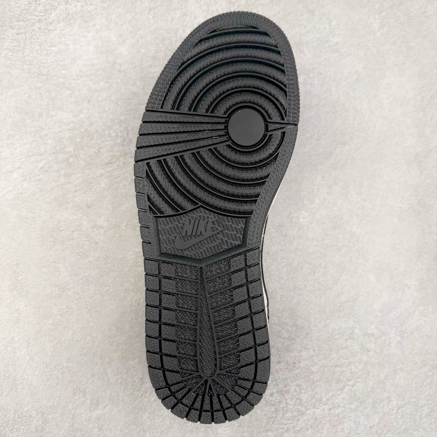 图片[9]-TS x Air Jordan AJ1 Low 倒钩低帮联名定制配色 XS2024-072 原厂内置气垫魔块 A模大底 头层小牛皮 鞋舌AJ原厂专用牛津布+AJ专用反口珍珠布+原厂无杂质高弹内里海棉+特殊封边弹力鞋带 实拍调校N版已经零色差零失真 百分百还原实物色彩所见即所得 不存在货不对板色差等低级问题 选购参考实物拍摄 不混卖不参货 只用心做好货严格选品 承诺混一赔十 尺码：36 36.5 37.5 38 38.5 39 40 40.5 41 42 42.5 43 44 44.5 45-选品中心