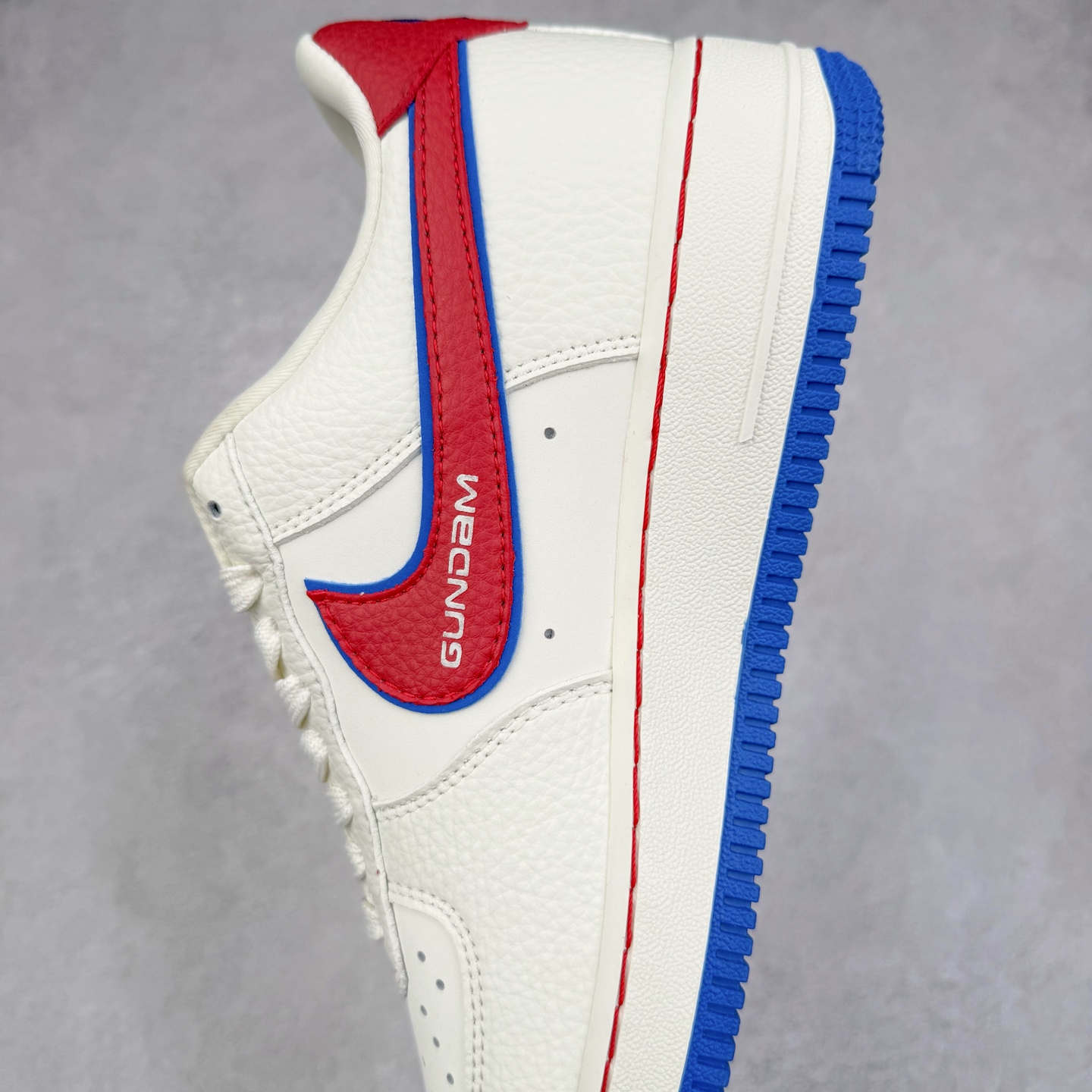 图片[7]-NK Air Force 1´07 Low 空军一号低帮百搭休闲运动板鞋 SC0601-565 柔软、弹性十足的缓震性能和出色的中底设计 横跨复古与现代的外型结合 造就出风靡全球 三十多年的Force 1 直到今天还深受青睐 实拍调校N版已经零色差零失真 百分百还原实物色彩所见即所得 不存在货不对板色差等低级问题 选购参考实物拍摄 不混卖不参货 只用心做好货严格选品 承诺混一赔十 尺码：36 36.5 37.5 38 38.5 39 40 40.5 41 42 42.5 43 44 44.5 45-选品中心