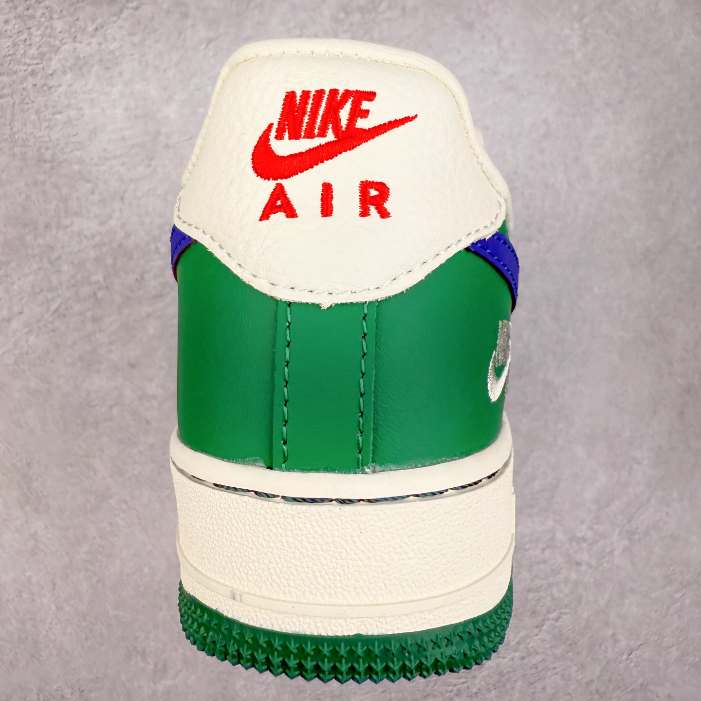 图片[8]-NK Air Force 1´07 Low 空军一号低帮百搭休闲运动板鞋 KJ1688-007 柔软、弹性十足的缓震性能和出色的中底设计 横跨复古与现代的外型结合 造就出风靡全球 三十多年的Force 1 直到今天还深受青睐 实拍调校N版已经零色差零失真 百分百还原实物色彩所见即所得 不存在货不对板色差等低级问题 选购参考实物拍摄 不混卖不参货 只用心做好货严格选品 承诺混一赔十 尺码：36 36.5 37.5 38 38.5 39 40 40.5 41 42 42.5 43 44 44.5 45-选品中心