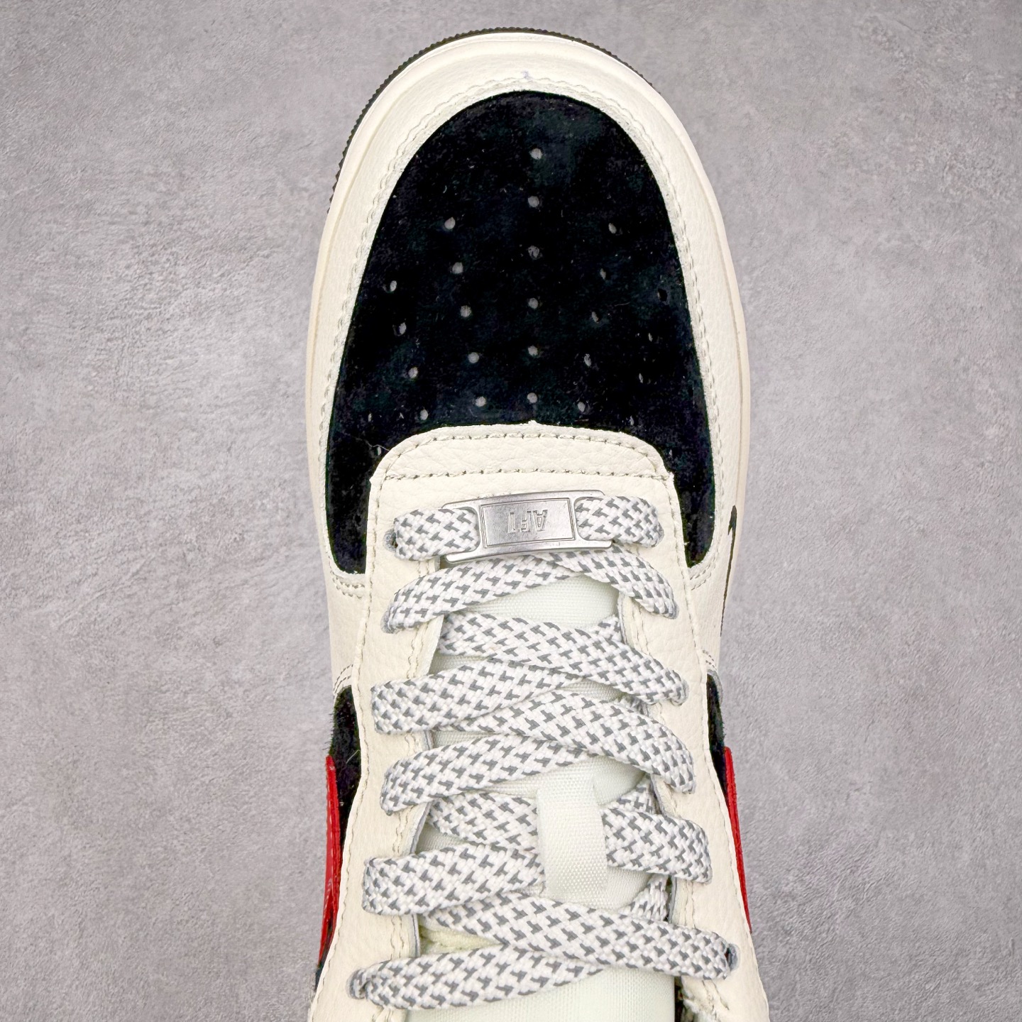 图片[4]-NK Air Force 1´07 Low 空军一号低帮百搭休闲运动板鞋 KK1988-091 柔软、弹性十足的缓震性能和出色的中底设计 横跨复古与现代的外型结合 造就出风靡全球 三十多年的Force 1 直到今天还深受青睐 实拍调校N版已经零色差零失真 百分百还原实物色彩所见即所得 不存在货不对板色差等低级问题 选购参考实物拍摄 不混卖不参货 只用心做好货严格选品 承诺混一赔十 尺码：36 36.5 37.5 38 38.5 39 40 40.5 41 42 42.5 43 44 44.5 45-选品中心