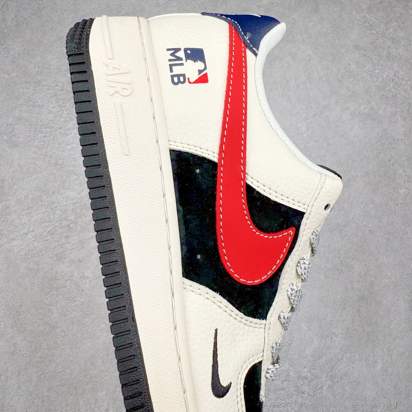 图片[6]-NK Air Force 1´07 Low 空军一号低帮百搭休闲运动板鞋 KK1988-091 柔软、弹性十足的缓震性能和出色的中底设计 横跨复古与现代的外型结合 造就出风靡全球 三十多年的Force 1 直到今天还深受青睐 实拍调校N版已经零色差零失真 百分百还原实物色彩所见即所得 不存在货不对板色差等低级问题 选购参考实物拍摄 不混卖不参货 只用心做好货严格选品 承诺混一赔十 尺码：36 36.5 37.5 38 38.5 39 40 40.5 41 42 42.5 43 44 44.5 45-选品中心