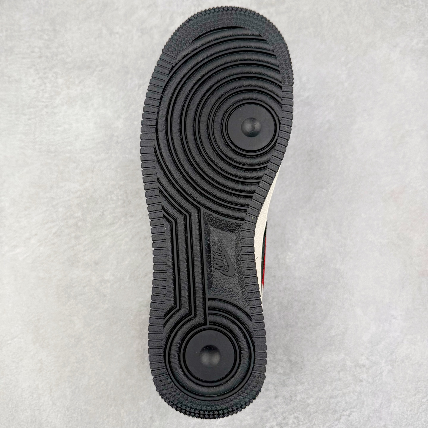 图片[9]-NK Air Force 1´07 Low 空军一号低帮百搭休闲运动板鞋 KK1988-091 柔软、弹性十足的缓震性能和出色的中底设计 横跨复古与现代的外型结合 造就出风靡全球 三十多年的Force 1 直到今天还深受青睐 实拍调校N版已经零色差零失真 百分百还原实物色彩所见即所得 不存在货不对板色差等低级问题 选购参考实物拍摄 不混卖不参货 只用心做好货严格选品 承诺混一赔十 尺码：36 36.5 37.5 38 38.5 39 40 40.5 41 42 42.5 43 44 44.5 45-选品中心