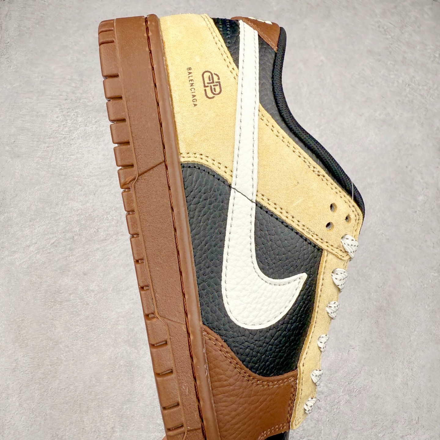 图片[6]-NK Dunk Low 定制配色 FX1588-313 大厂出品 极力推荐 原装头层材料 独家版型蒸餾加工帶來的是更好的视觉和脚感体验大厂纯原品质出货 清洁度 电绣工艺 皮料切割干净无任何毛边 细节完美 实拍调校N版已经零色差零失真 百分百还原实物色彩所见即所得 不存在货不对板色差等低级问题 选购参考实物拍摄 不混卖不参货 只用心做好货严格选品 承诺混一赔十 尺码：36 36.5 37.5 38 38.5 39 40 40.5 41 42 42.5 43 44 44.5 45-选品中心