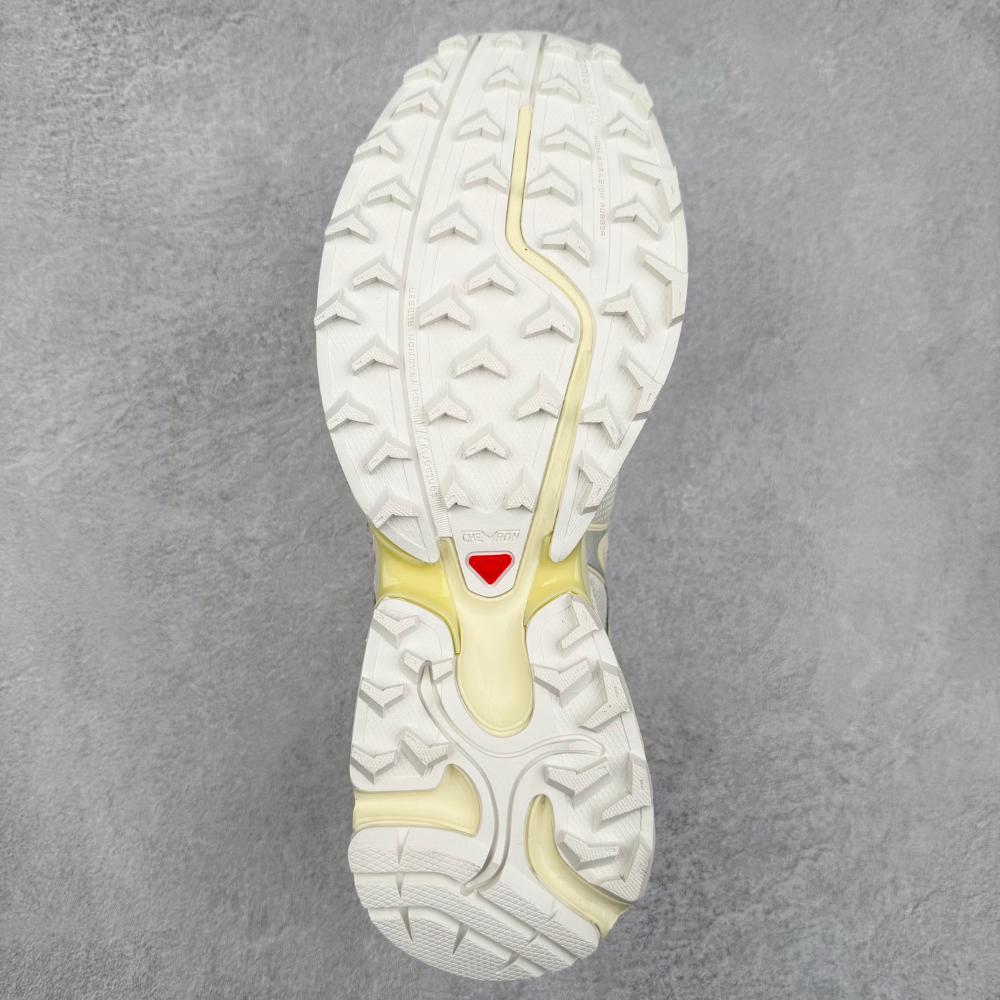 图片[9]-＃HP SALOMON XT-WHISPER 萨洛蒙圆头防滑耐磨低帮休闲越野训练城市通勤跑步鞋 男女同款 浅棕色 纯原外贸平台特供订单 耗时半年巨作 全套原纸板楦头开发 原厂特供网布配套加持 确保原汁原味 完美呈现版型 原档数据独家私模五层组合大底 男女鞋同步官方开发至46.5 原装Ortholite轻量化鞋垫 中底布带钢印编号 原厂TPU锁扣 进口港宝加持 后跟自然饱满 还原公司包裹性 鞋面以“锯齿”状的包裹系统呈现 在基色底之下加入了各种色点缀 将公司的最新技术和时尚前卫的造型融入耐用的长跑款式中 鞋面由 TPU 薄膜制成 并焊接在高耐磨网眼上 使其既时尚又坚固 由 ACS底盘支撑 可增强稳定性和支撑力 以及由橡胶凸耳 Contragrip外底覆盖的 EVA 缓冲中底 旨在应对崎岖的地形 鞋舌上的彩色Salomon 标签、Quicklace 系统以及鞋头、鞋舌和鞋跟上的附加品牌使细节更加完美 让穿着者可以轻松驾驭户外与通勤下的任何运动生活场景 无缝鞋身户外随意纵横 颜值与脚感兼备 出街通勤 绝对非常吸睛 你值得拥有 尺码：36 36.5 37.5 38 38.5 39 40 40.5 41 42 42.5 43 44 44.5 45 46 46.5 注意：偏小1码-选品中心