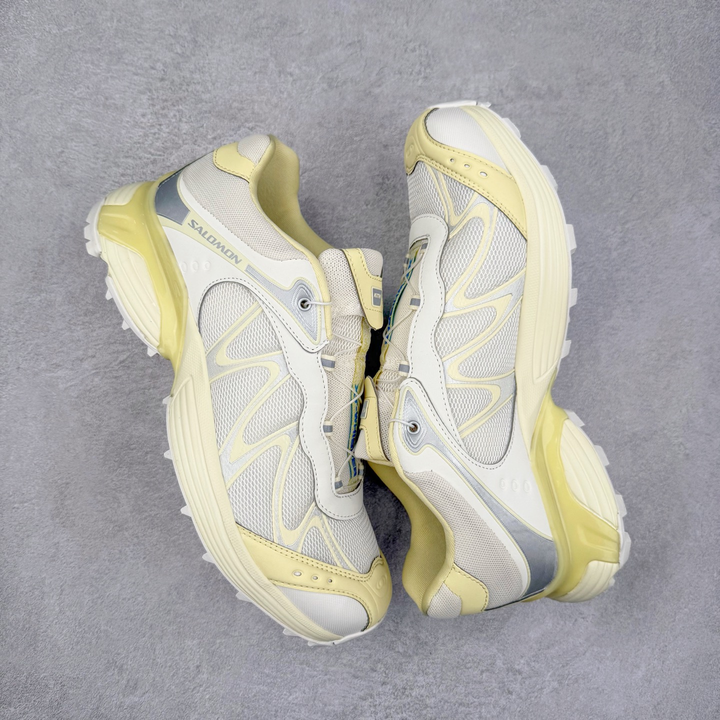 图片[3]-＃HP SALOMON XT-WHISPER 萨洛蒙圆头防滑耐磨低帮休闲越野训练城市通勤跑步鞋 男女同款 浅棕色 纯原外贸平台特供订单 耗时半年巨作 全套原纸板楦头开发 原厂特供网布配套加持 确保原汁原味 完美呈现版型 原档数据独家私模五层组合大底 男女鞋同步官方开发至46.5 原装Ortholite轻量化鞋垫 中底布带钢印编号 原厂TPU锁扣 进口港宝加持 后跟自然饱满 还原公司包裹性 鞋面以“锯齿”状的包裹系统呈现 在基色底之下加入了各种色点缀 将公司的最新技术和时尚前卫的造型融入耐用的长跑款式中 鞋面由 TPU 薄膜制成 并焊接在高耐磨网眼上 使其既时尚又坚固 由 ACS底盘支撑 可增强稳定性和支撑力 以及由橡胶凸耳 Contragrip外底覆盖的 EVA 缓冲中底 旨在应对崎岖的地形 鞋舌上的彩色Salomon 标签、Quicklace 系统以及鞋头、鞋舌和鞋跟上的附加品牌使细节更加完美 让穿着者可以轻松驾驭户外与通勤下的任何运动生活场景 无缝鞋身户外随意纵横 颜值与脚感兼备 出街通勤 绝对非常吸睛 你值得拥有 尺码：36 36.5 37.5 38 38.5 39 40 40.5 41 42 42.5 43 44 44.5 45 46 46.5 注意：偏小1码-选品中心