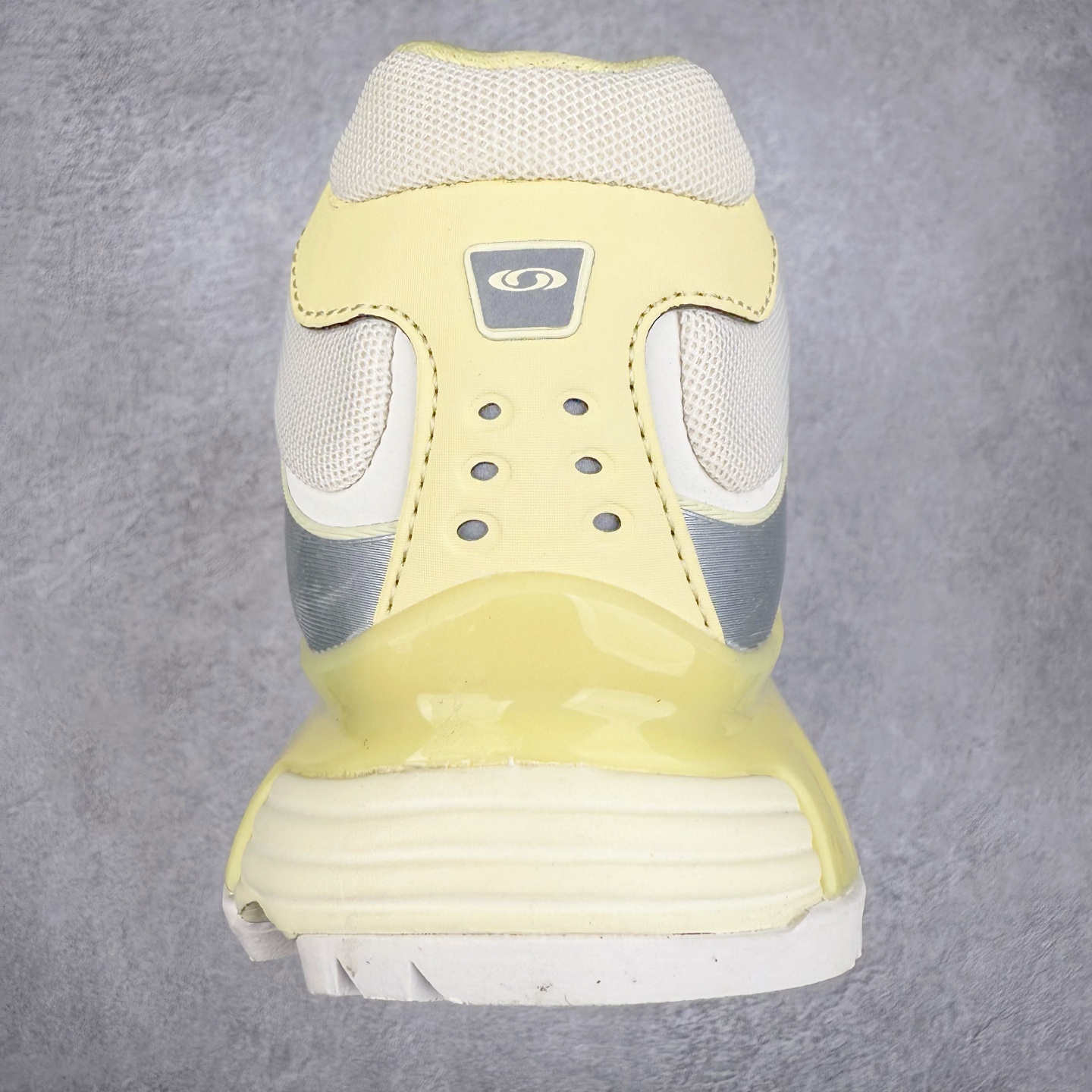 图片[8]-＃HP SALOMON XT-WHISPER 萨洛蒙圆头防滑耐磨低帮休闲越野训练城市通勤跑步鞋 男女同款 浅棕色 纯原外贸平台特供订单 耗时半年巨作 全套原纸板楦头开发 原厂特供网布配套加持 确保原汁原味 完美呈现版型 原档数据独家私模五层组合大底 男女鞋同步官方开发至46.5 原装Ortholite轻量化鞋垫 中底布带钢印编号 原厂TPU锁扣 进口港宝加持 后跟自然饱满 还原公司包裹性 鞋面以“锯齿”状的包裹系统呈现 在基色底之下加入了各种色点缀 将公司的最新技术和时尚前卫的造型融入耐用的长跑款式中 鞋面由 TPU 薄膜制成 并焊接在高耐磨网眼上 使其既时尚又坚固 由 ACS底盘支撑 可增强稳定性和支撑力 以及由橡胶凸耳 Contragrip外底覆盖的 EVA 缓冲中底 旨在应对崎岖的地形 鞋舌上的彩色Salomon 标签、Quicklace 系统以及鞋头、鞋舌和鞋跟上的附加品牌使细节更加完美 让穿着者可以轻松驾驭户外与通勤下的任何运动生活场景 无缝鞋身户外随意纵横 颜值与脚感兼备 出街通勤 绝对非常吸睛 你值得拥有 尺码：36 36.5 37.5 38 38.5 39 40 40.5 41 42 42.5 43 44 44.5 45 46 46.5 注意：偏小1码-选品中心