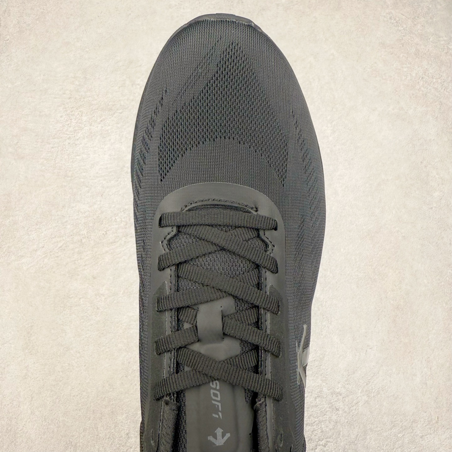 图片[4]-DESCENTE Run Step 迪桑特舒适耐磨 低帮 休闲训练长跑城市通勤跑步鞋 DESCENTE（迪桑特）创立于1935年，品牌名取自法语词汇，意为“滑降”。品牌箭头标识代表滑雪的三种技术“高速直线滑行”、“穿越”和“侧滑”，也寓意品牌在打造高端专业运动产品中不断追求完美的创新精神，致力于成为中国高端专业滑雪、综训、女子、铁人三项、高尔夫的第一品牌。实拍调校N版已经零色差零失真 百分百还原实物色彩所见即所得 不存在货不对板色差等低级问题 选购参考实物拍摄 不混卖不参货 只用心做好货严格选品 承诺混一赔十 尺码：36 36.5 37.5 38 38.5 39 40 40.5 41 42 42.5 43 44 44.5 45-选品中心